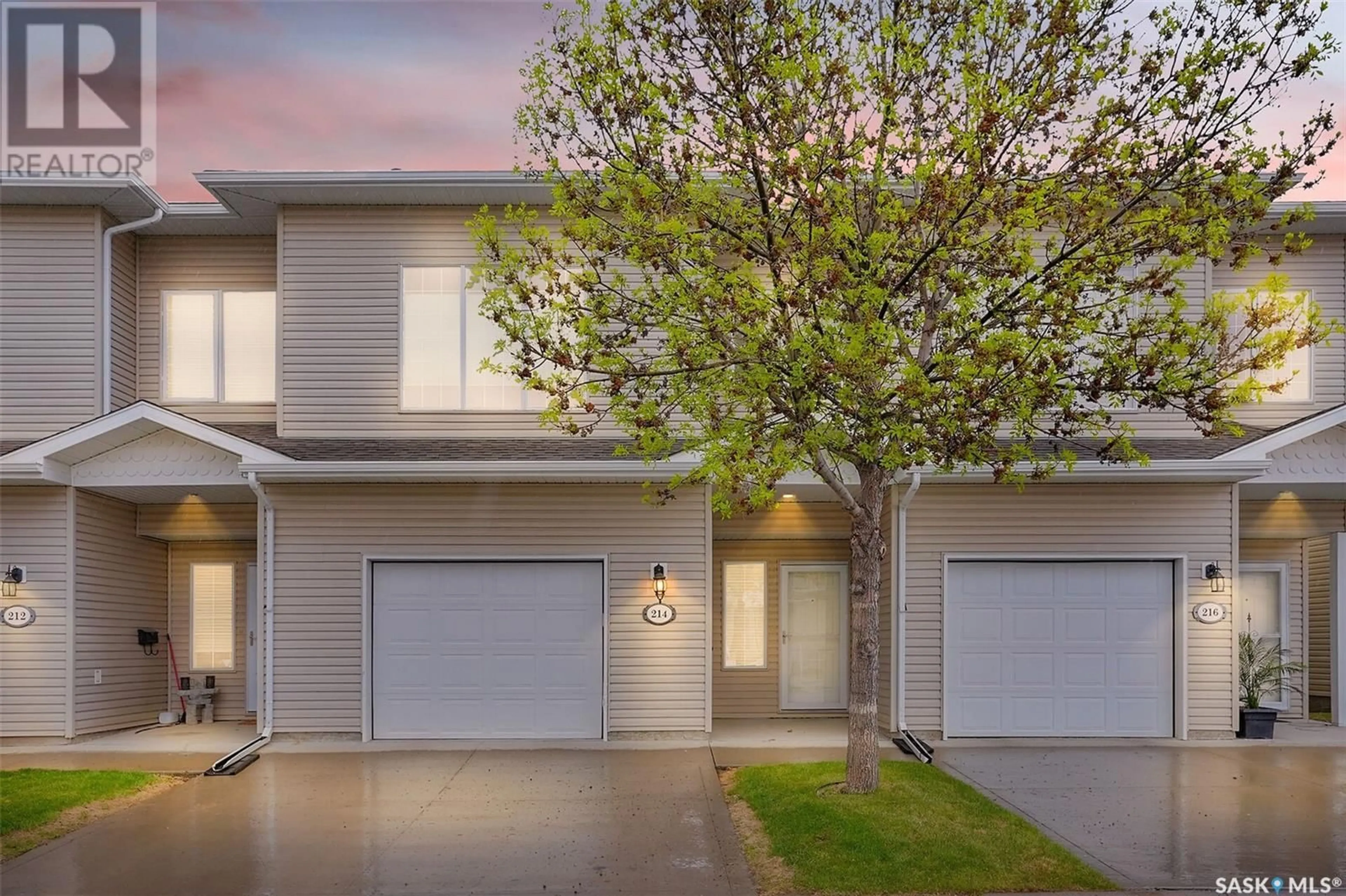 Home with vinyl exterior material, street for 214 MOUNT ROYAL PLACE, Regina Saskatchewan S4T7X9