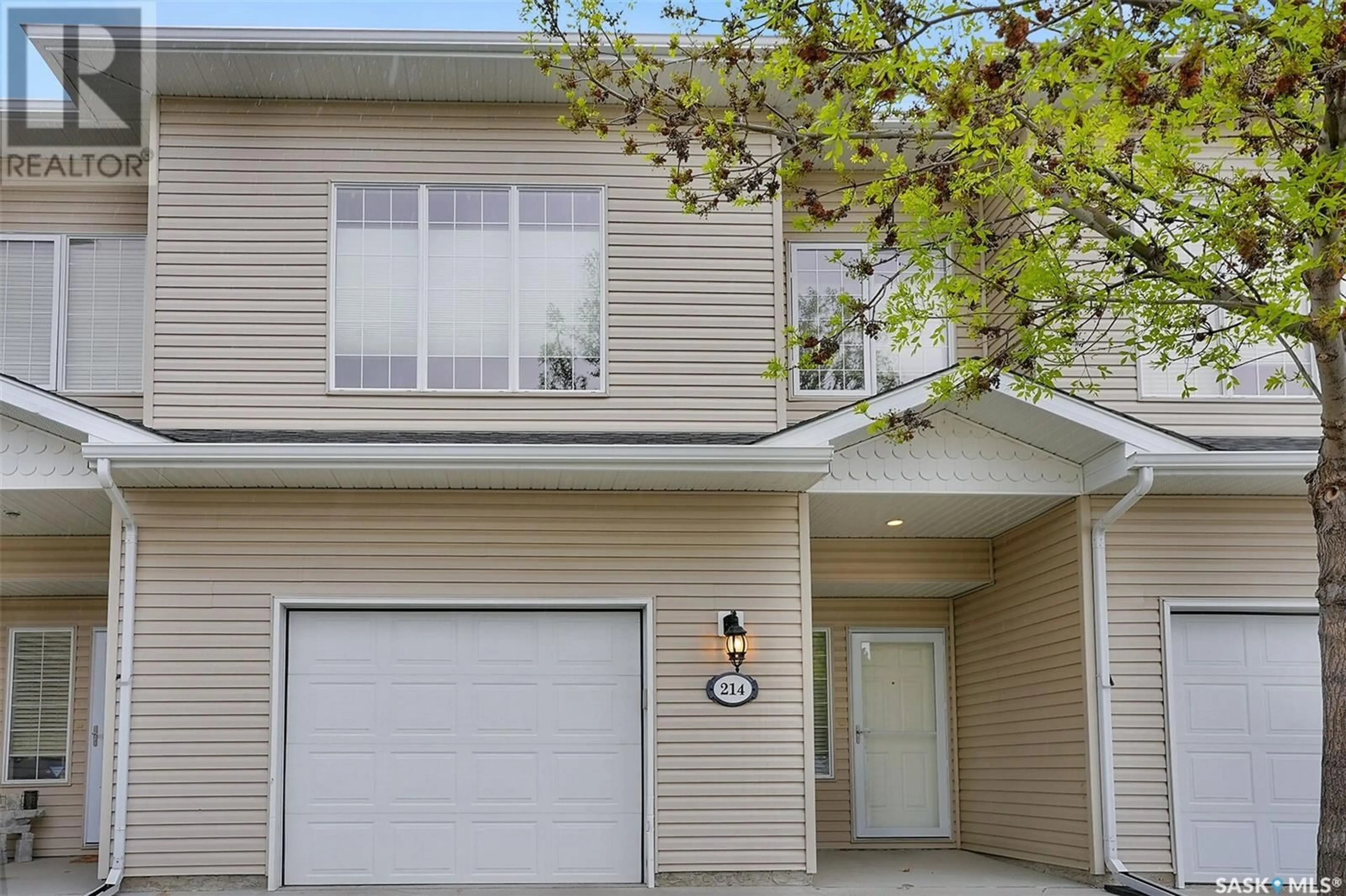 Home with vinyl exterior material, street for 214 MOUNT ROYAL PLACE, Regina Saskatchewan S4T7X9
