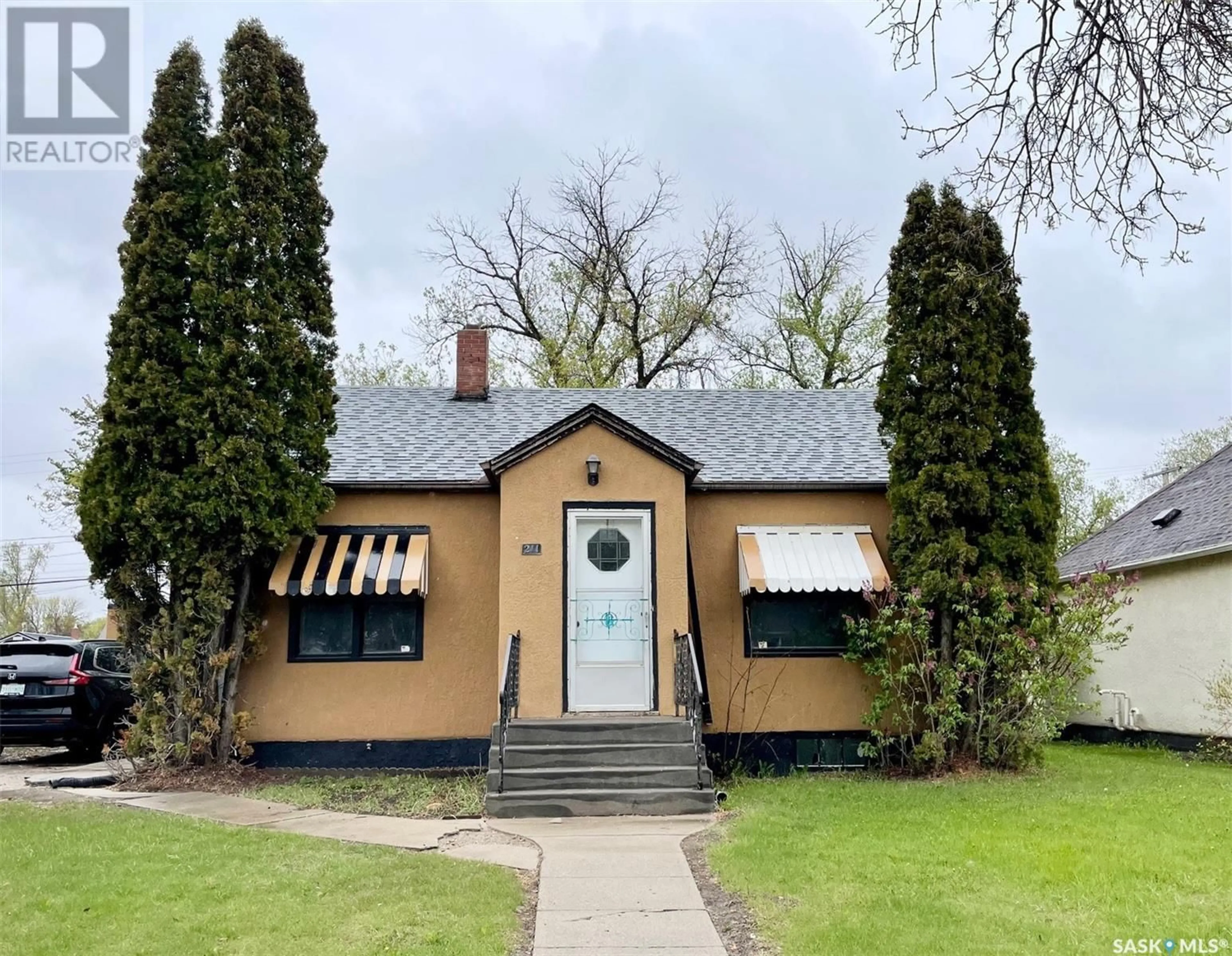 Home with vinyl exterior material, street for 211 BROADWAY STREET, Yorkton Saskatchewan S3N0M9
