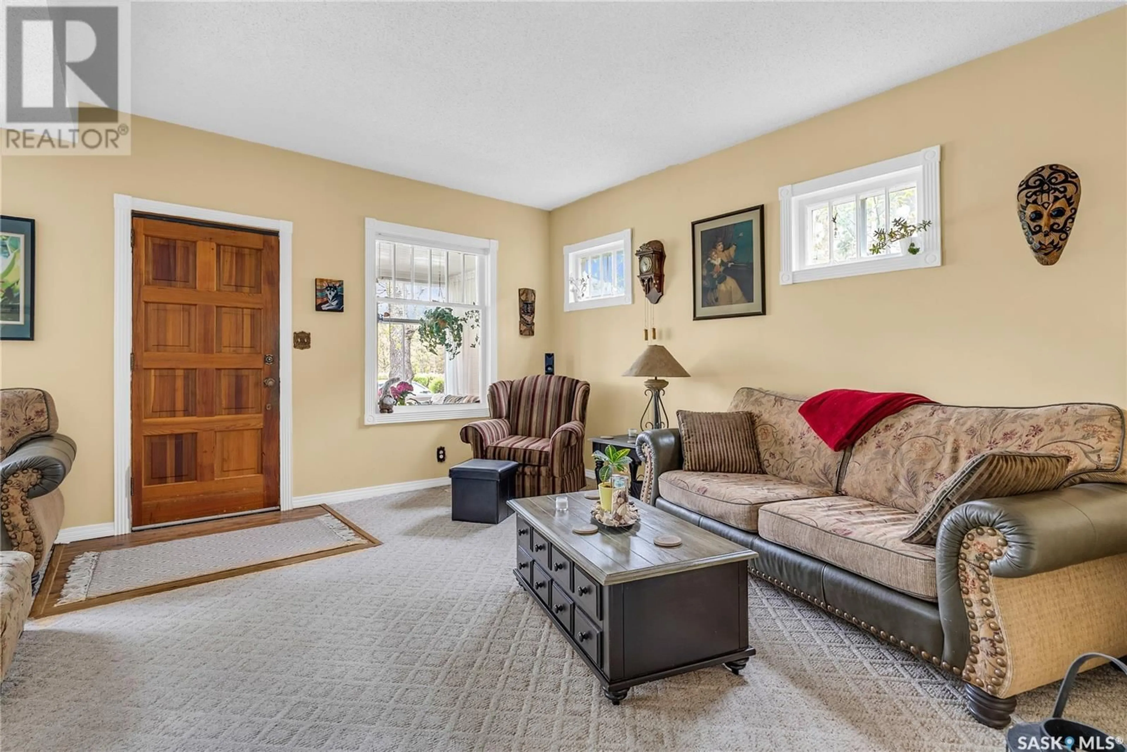 Living room with furniture, unknown for 905 10TH AVENUE, Saskatoon Saskatchewan S7K2Z4