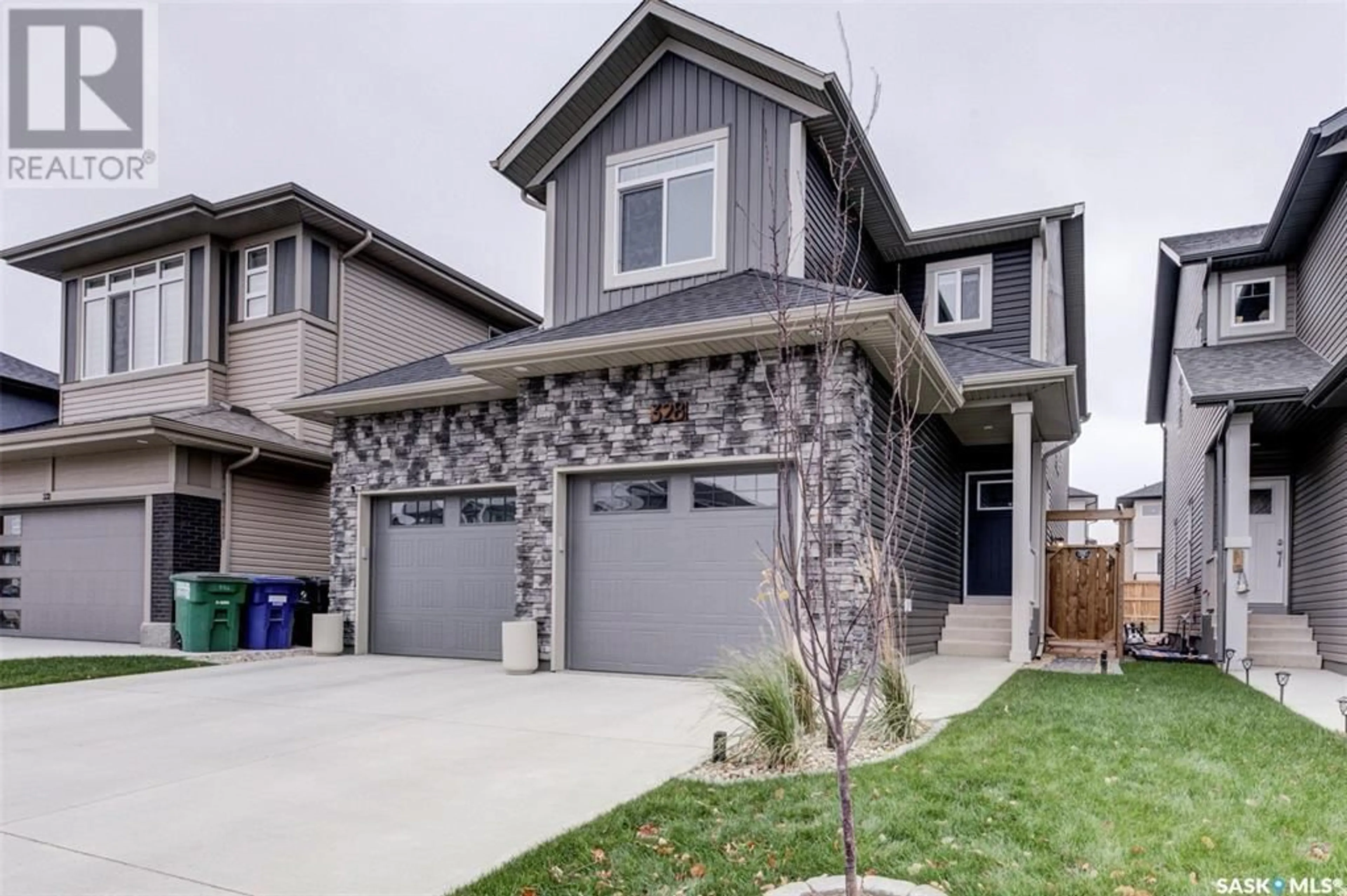 Home with vinyl exterior material, street for 328 BARRETT STREET, Saskatoon Saskatchewan S7W1C7