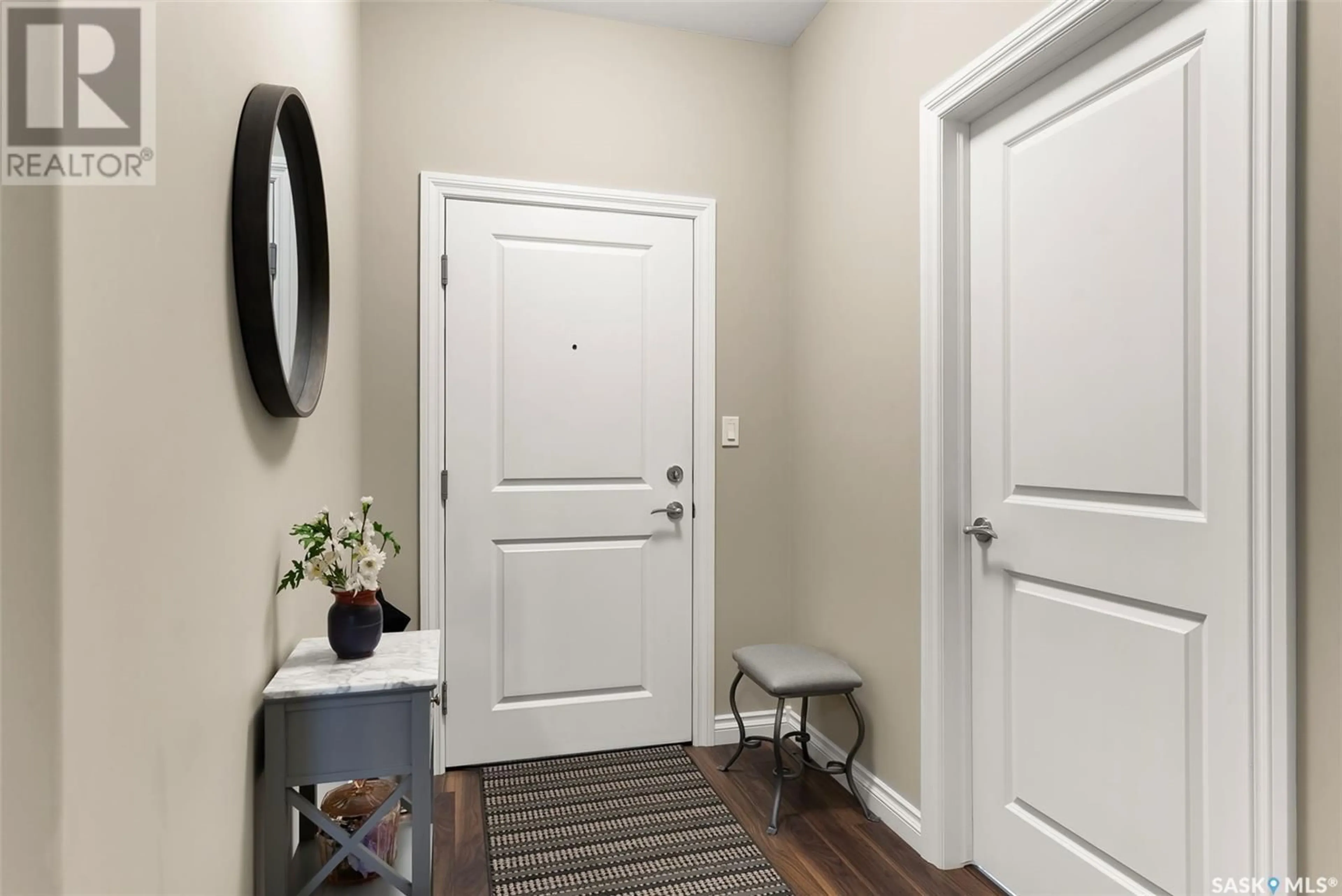 Indoor entryway for 206 - 4570 HARBOUR LANDING DRIVE, Regina Saskatchewan S4W0R8