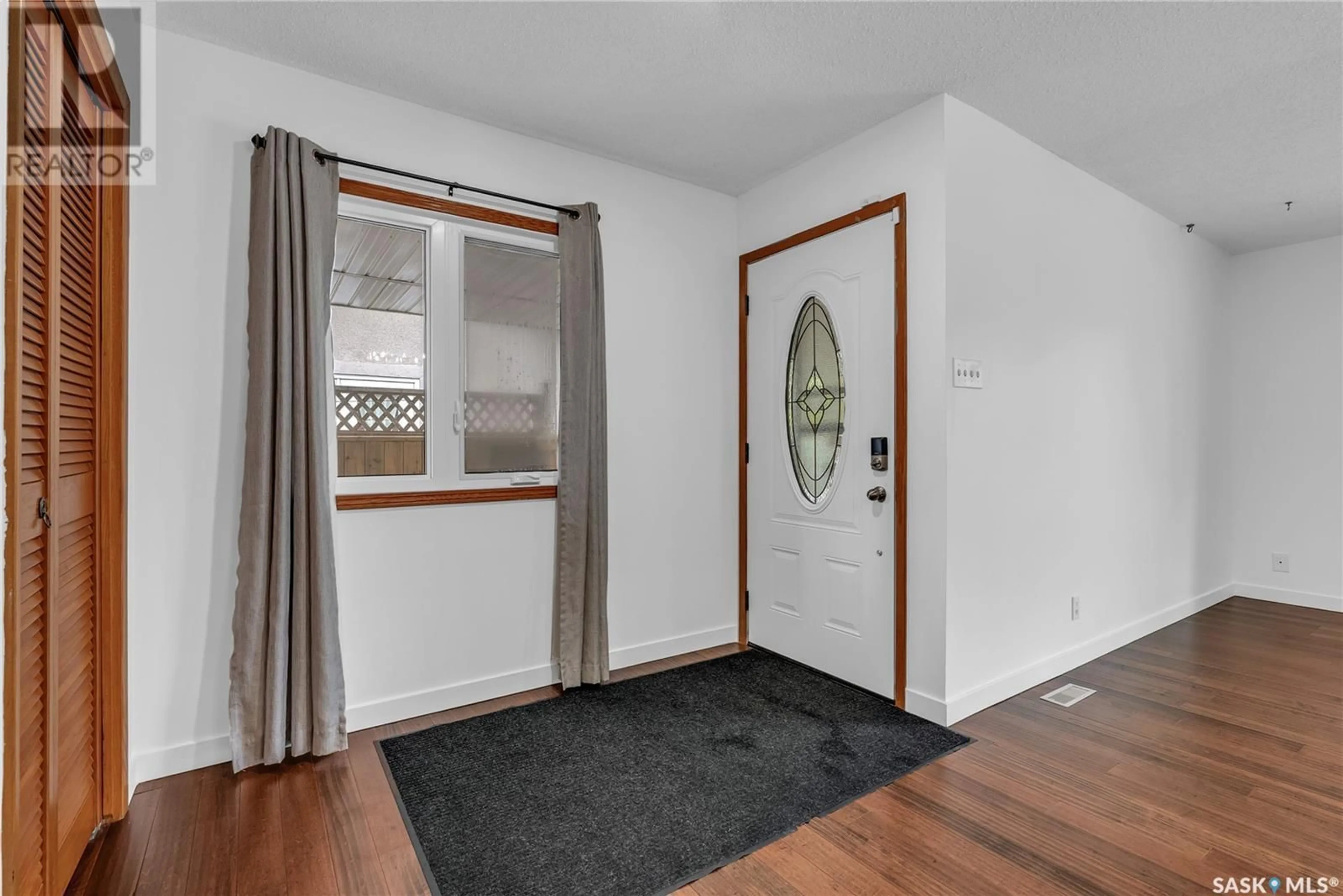 Indoor entryway for 538 DALHOUSIE CRESCENT, Saskatoon Saskatchewan S7H3S7