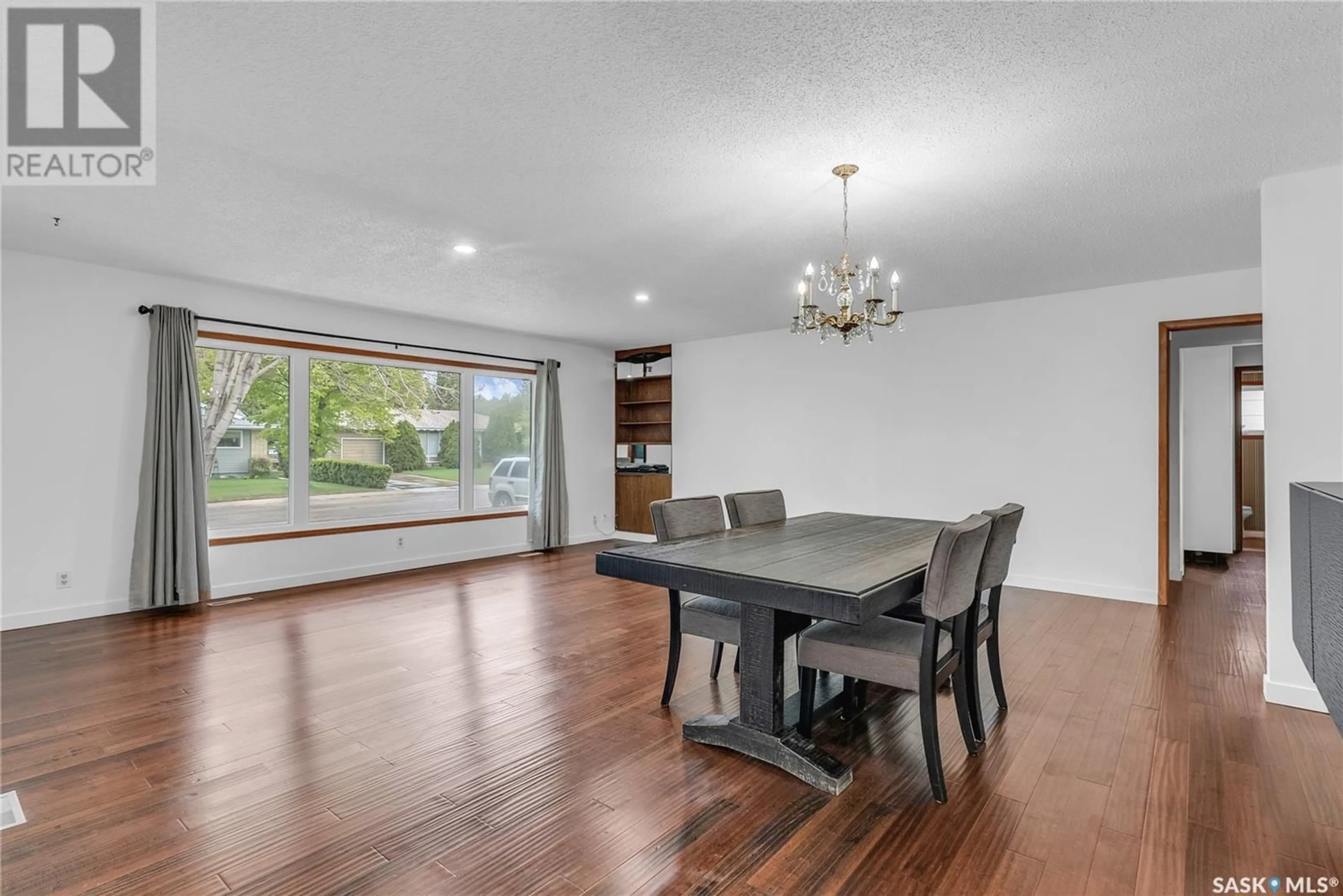Dining room, wood/laminate floor for 538 DALHOUSIE CRESCENT, Saskatoon Saskatchewan S7H3S7