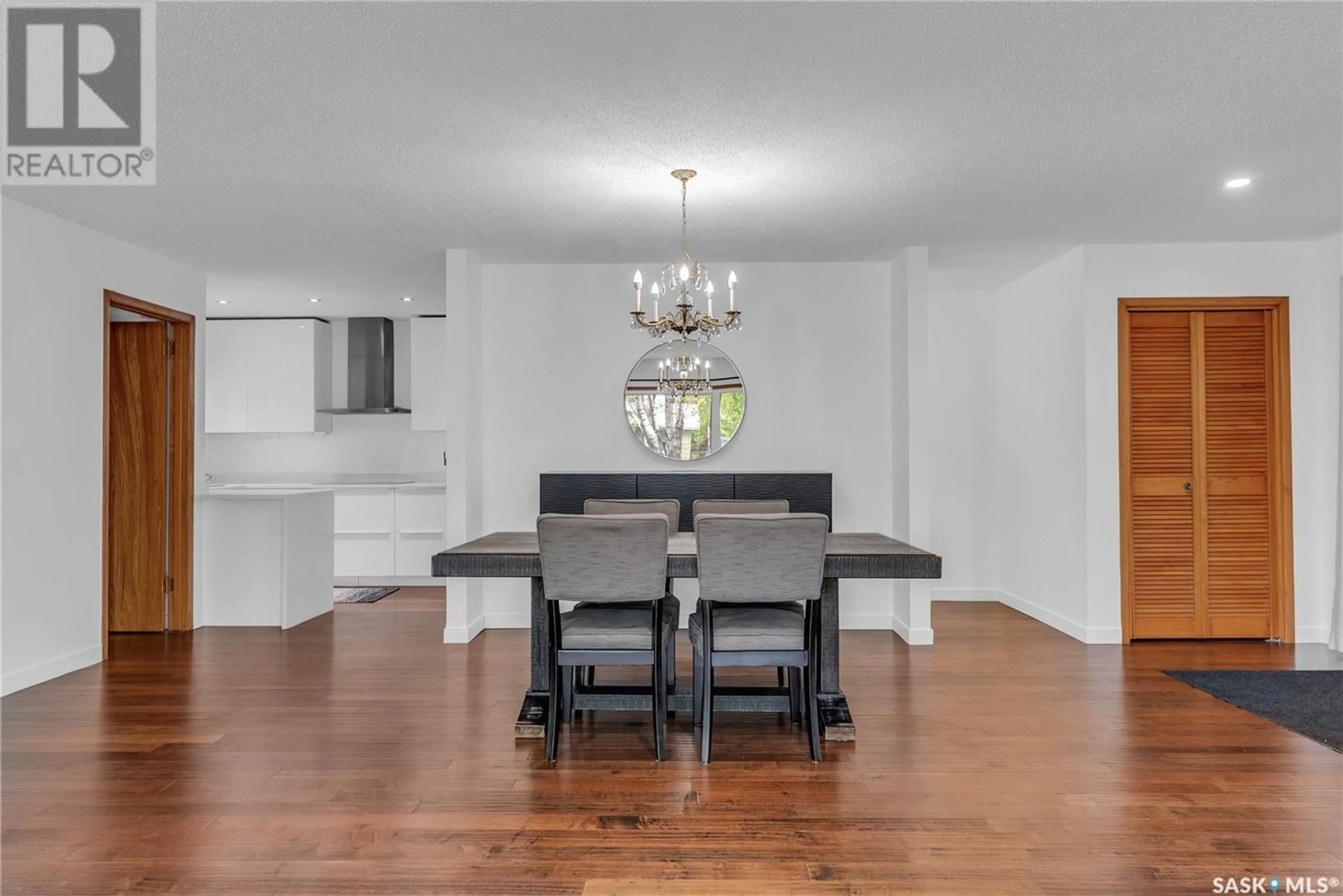 Dining room, wood/laminate floor for 538 DALHOUSIE CRESCENT, Saskatoon Saskatchewan S7H3S7