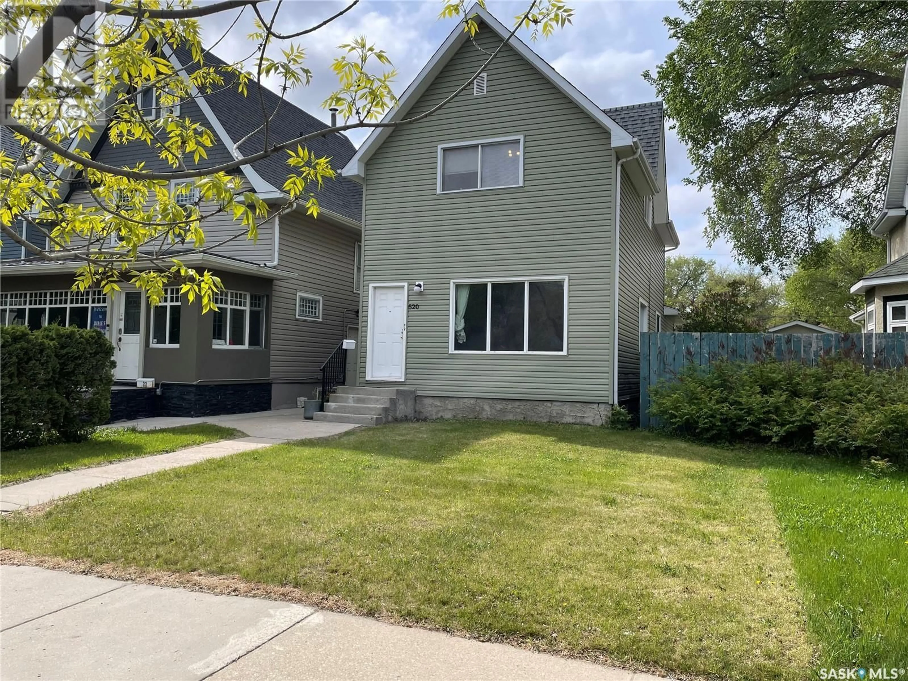Home with vinyl exterior material, street for 520 8TH STREET, Saskatoon Saskatchewan S7H0P8