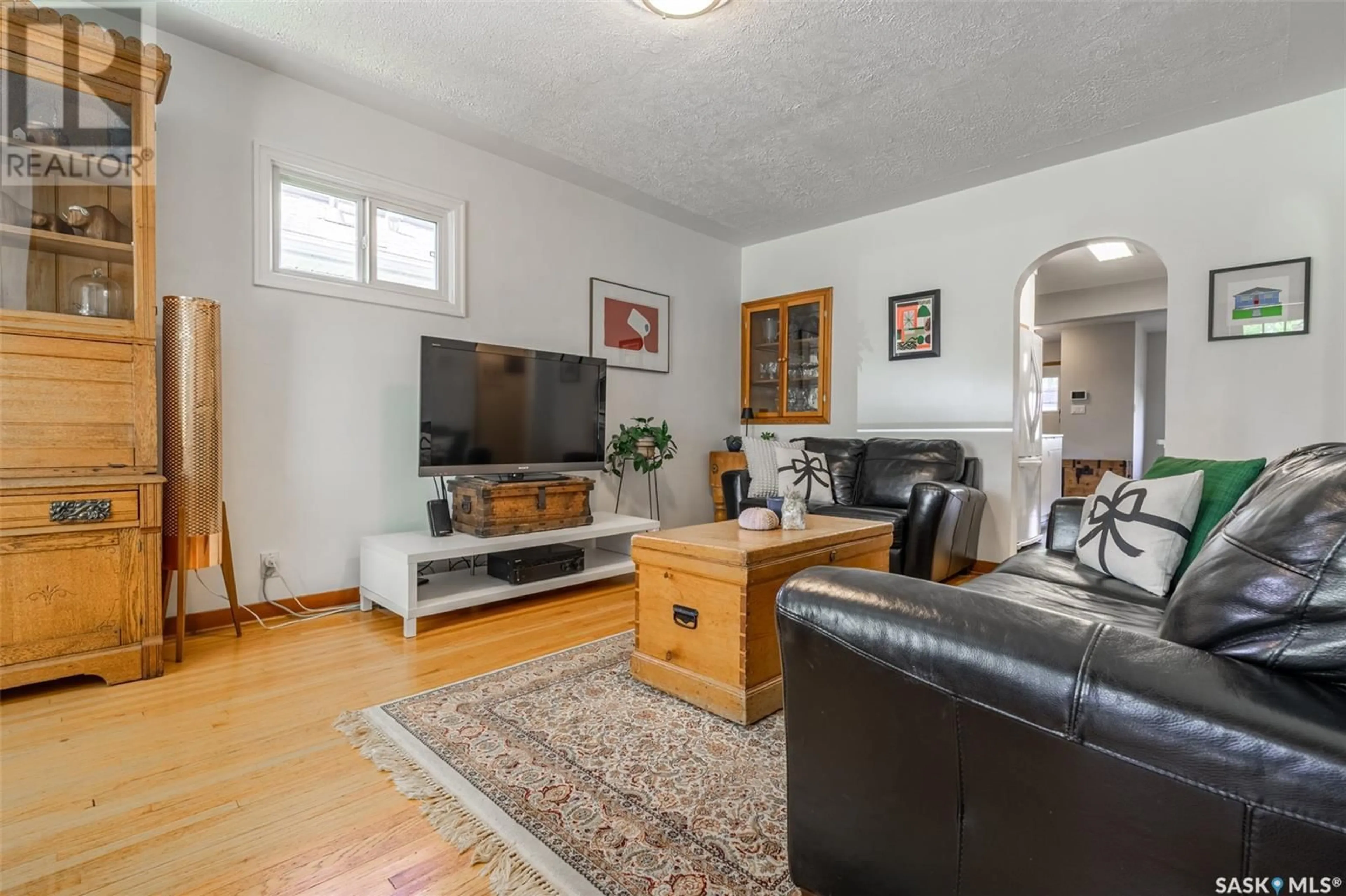Living room with furniture, wood/laminate floor for 507 2ND STREET, Saskatoon Saskatchewan S7H1P3