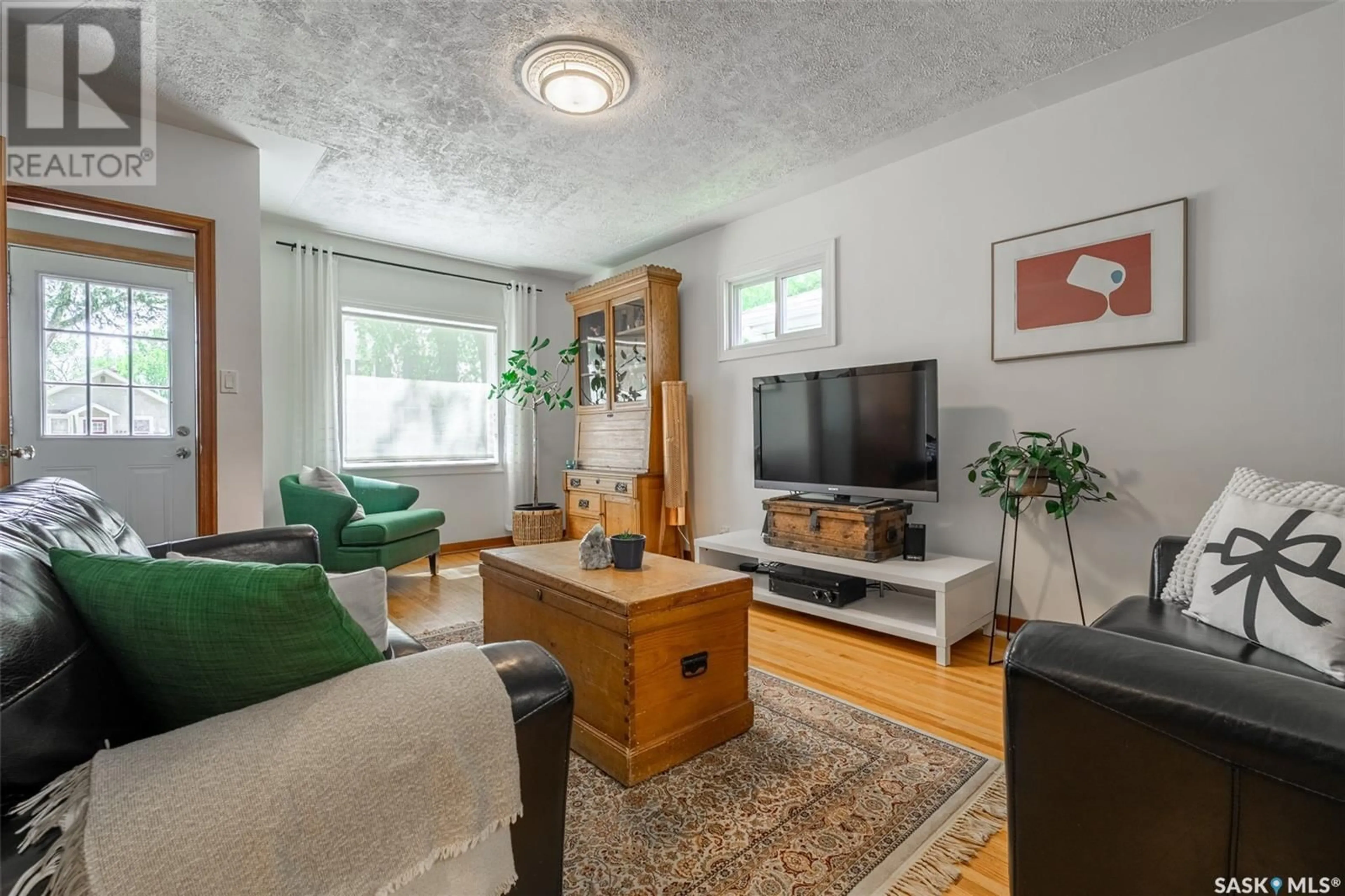 Living room with furniture, wood/laminate floor for 507 2ND STREET, Saskatoon Saskatchewan S7H1P3