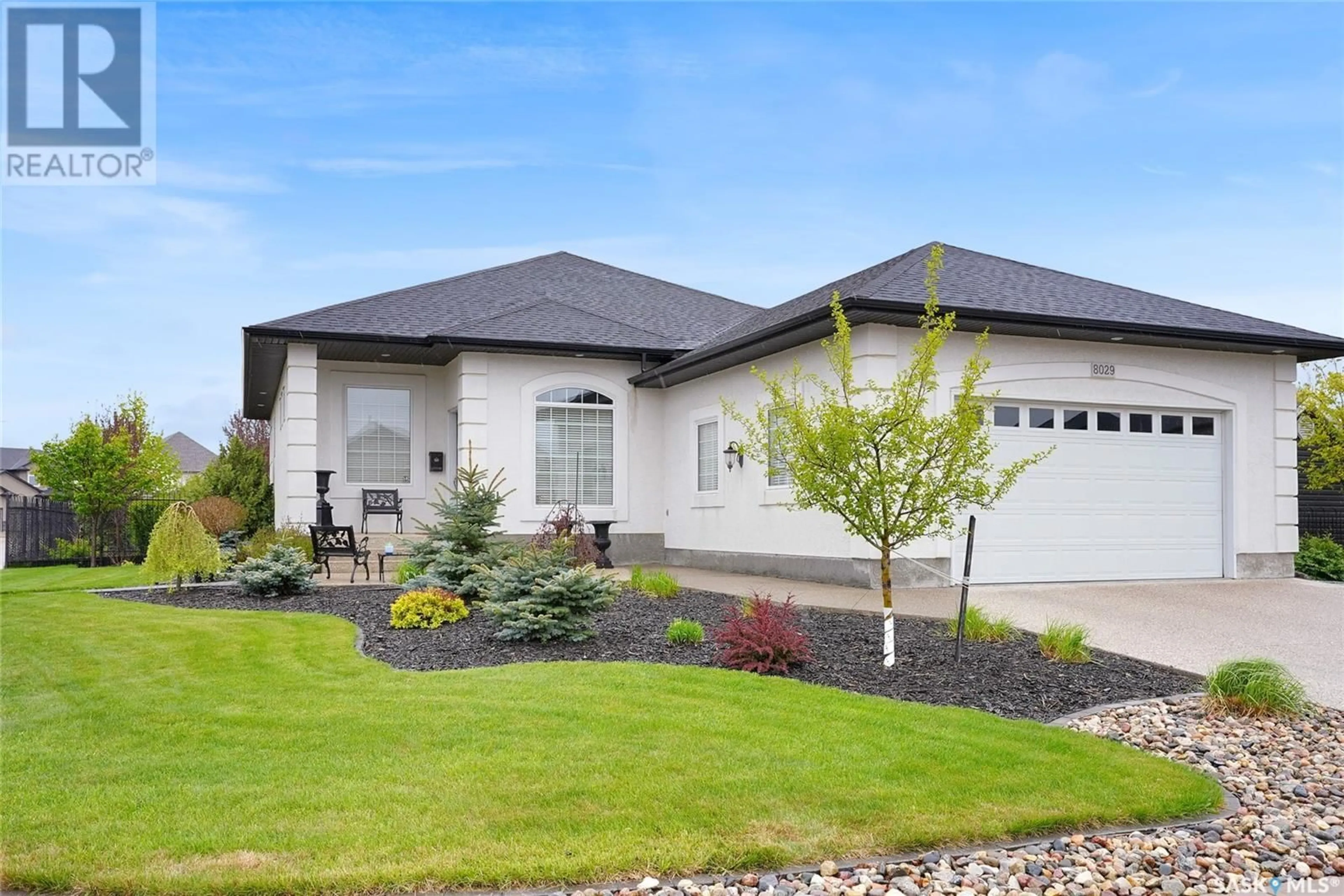 Home with vinyl exterior material, street for 8029 WASCANA GARDENS CRESCENT, Regina Saskatchewan S4V1G8
