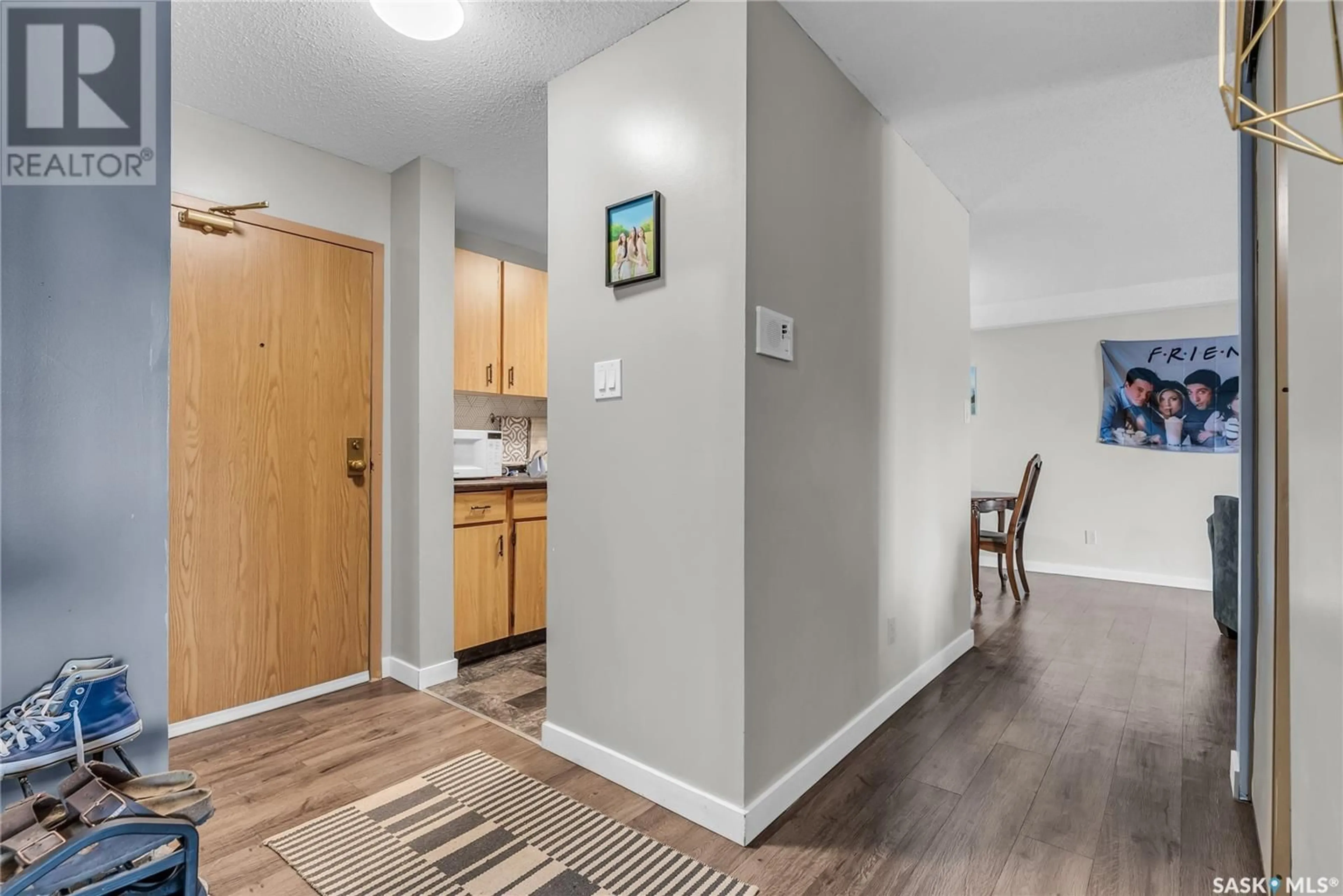 Indoor entryway for 115th E - 1016 425 STREET, Saskatoon Saskatchewan S7J4L8