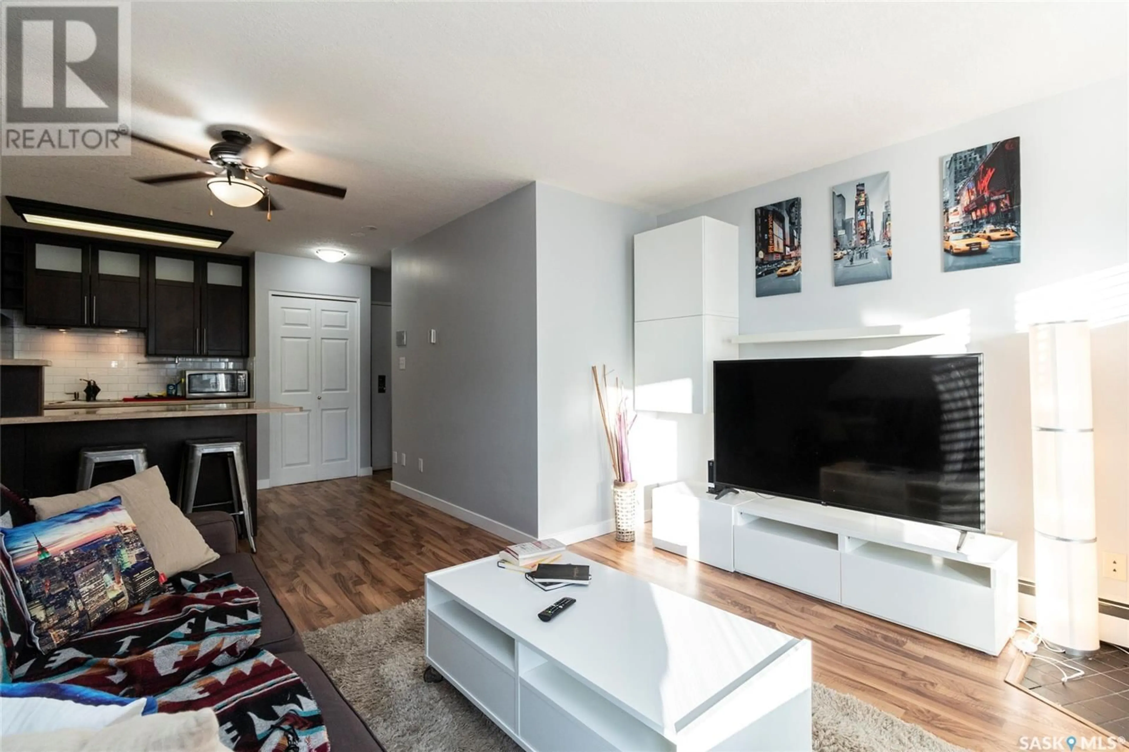 Living room with furniture, wood/laminate floor for 303 423 4TH AVENUE N, Saskatoon Saskatchewan S7K2M4