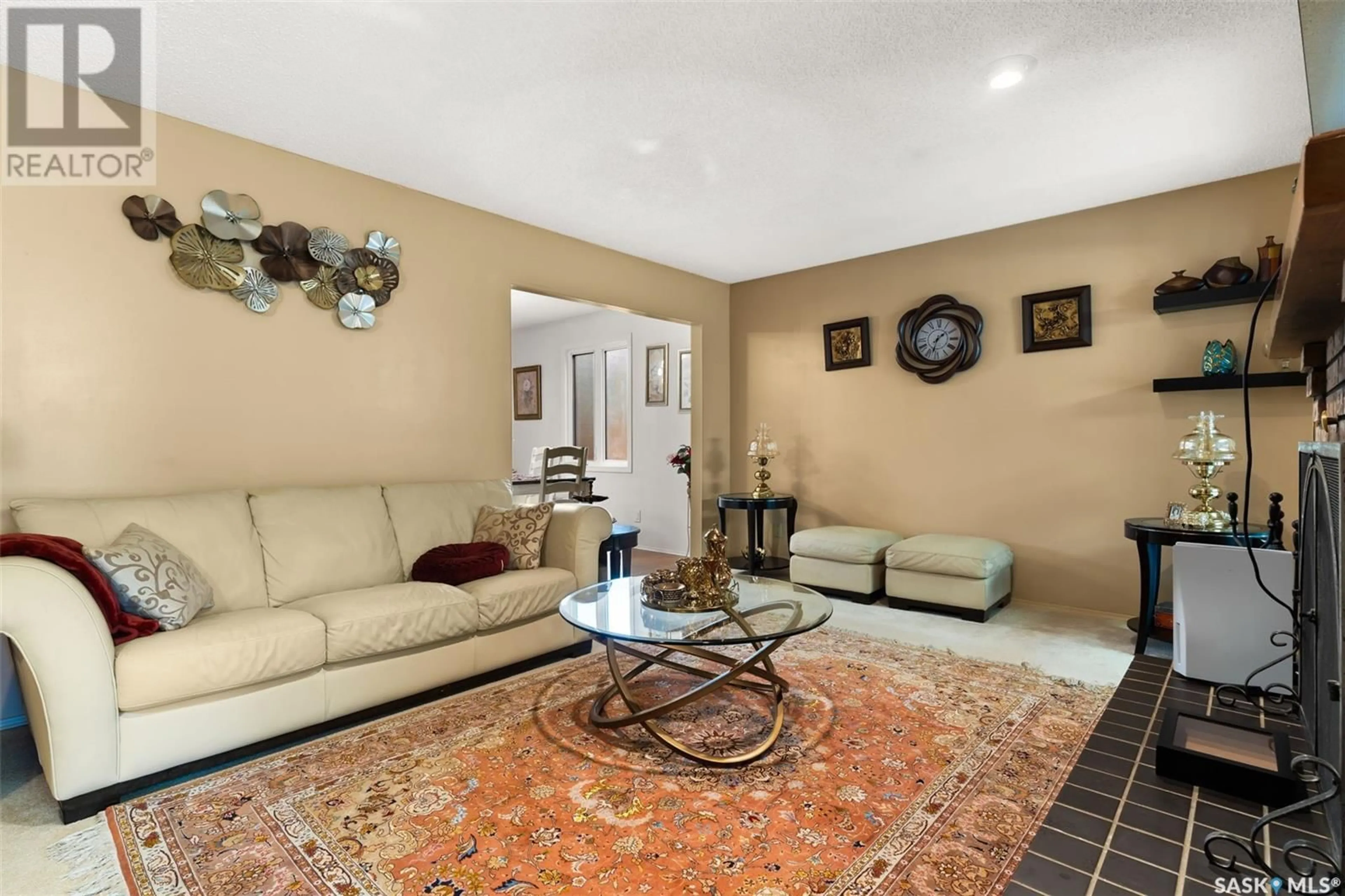 Living room with furniture, unknown for 122 MICHENER DRIVE, Regina Saskatchewan S4V0G8