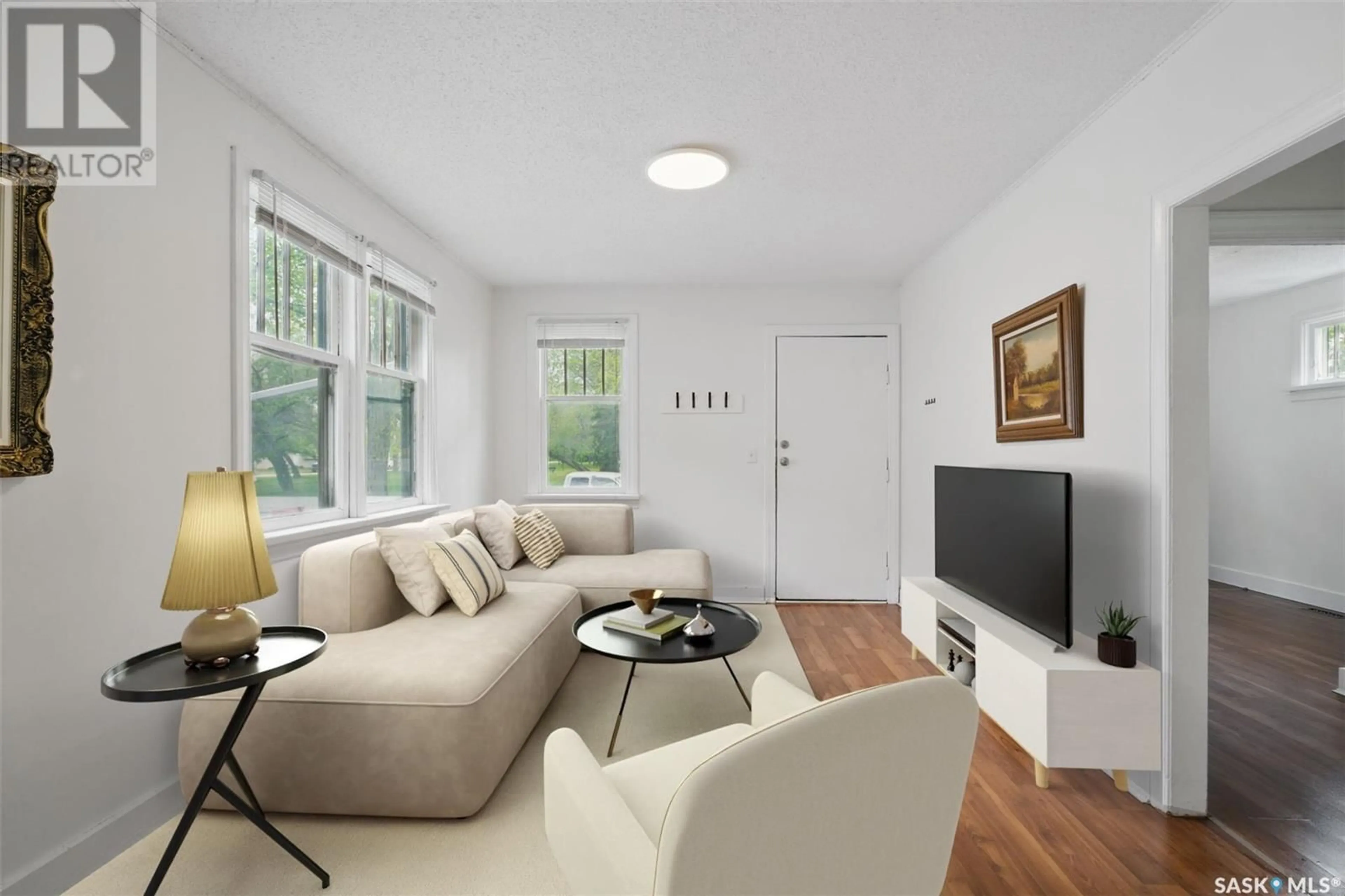 Living room with furniture, unknown for 430 J AVENUE, Saskatoon Saskatchewan S7M2A6