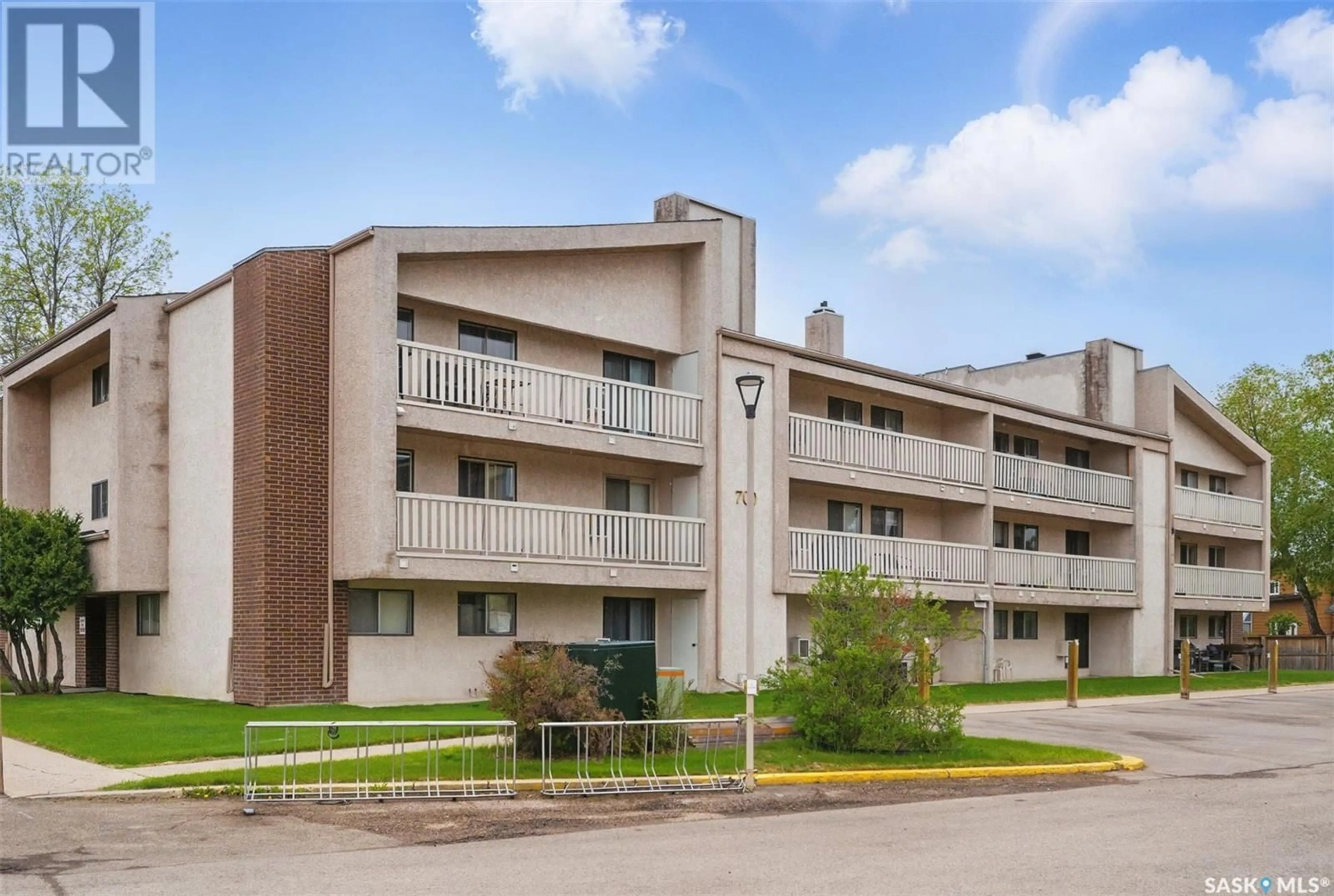 Patio, building for 310 - 733 STILLWATER DRIVE, Saskatoon Saskatchewan S7J4H7