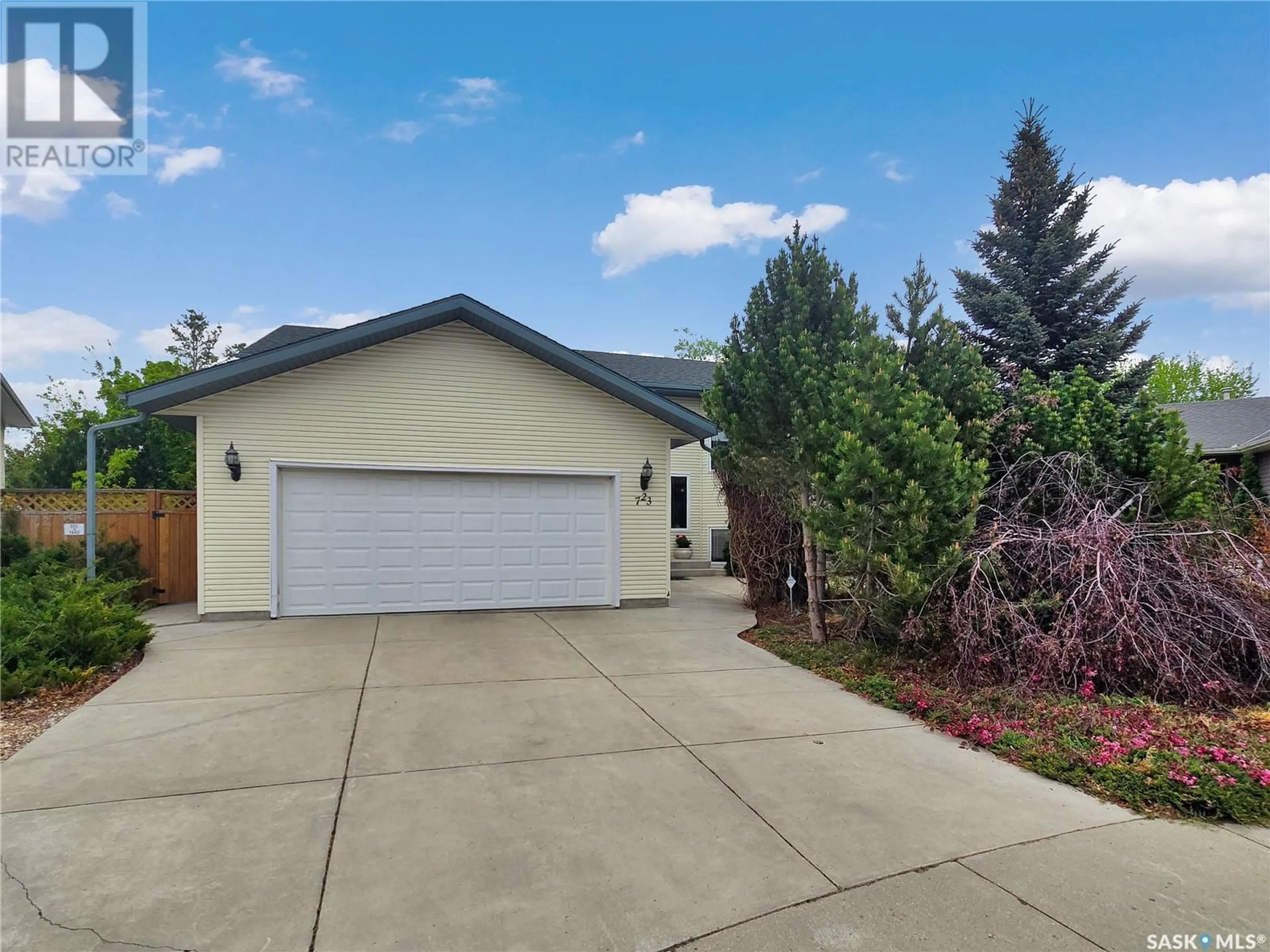 Unknown for 723 PEZER COURT, Saskatoon Saskatchewan S7S1J8