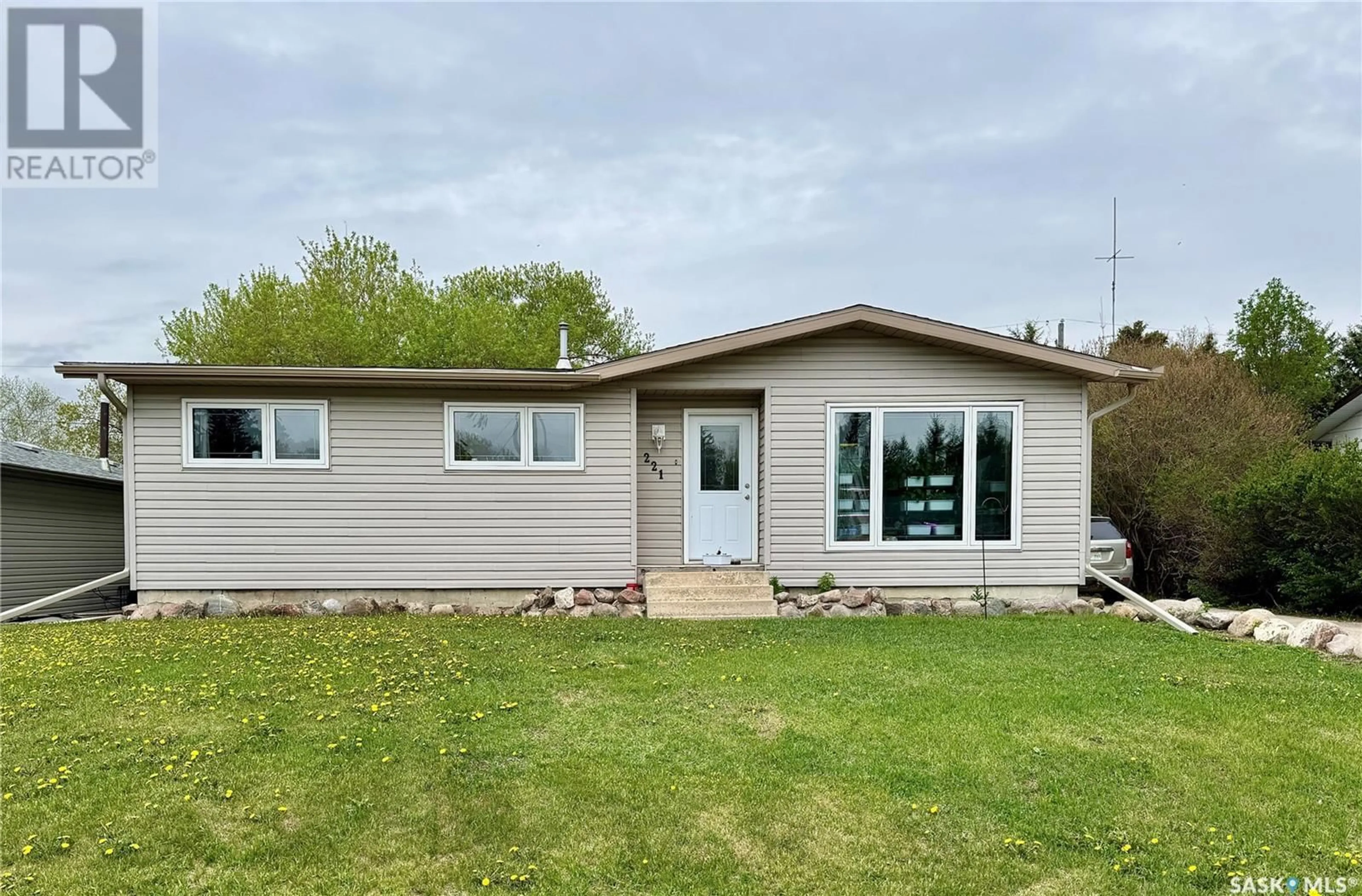 Home with vinyl exterior material, unknown for 221 FIFTH STREET, Bredenbury Saskatchewan S0A0H0