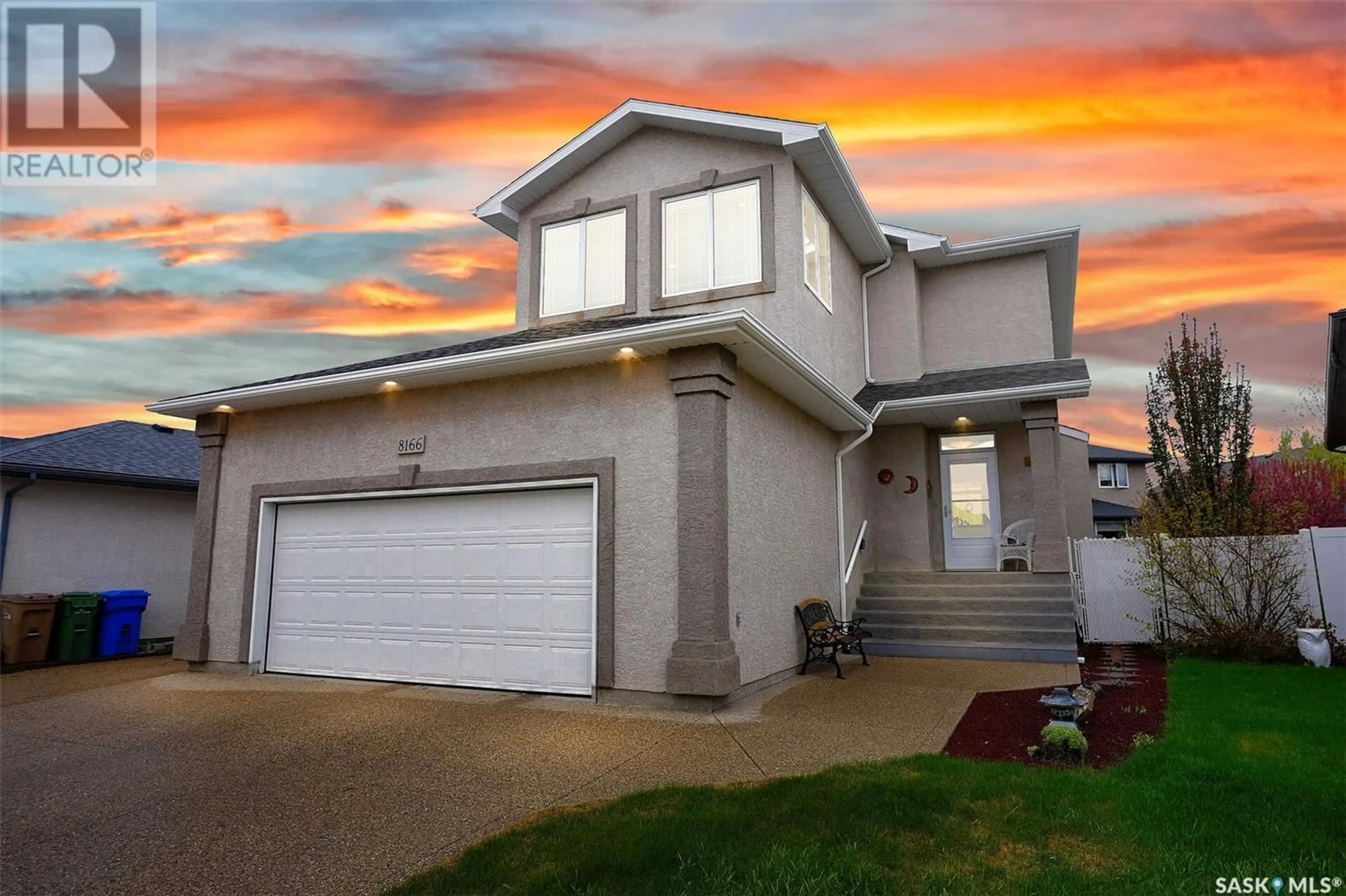 Home with vinyl exterior material, street for 8166 FAIRWAYS WEST DRIVE, Regina Saskatchewan S4Y1A8