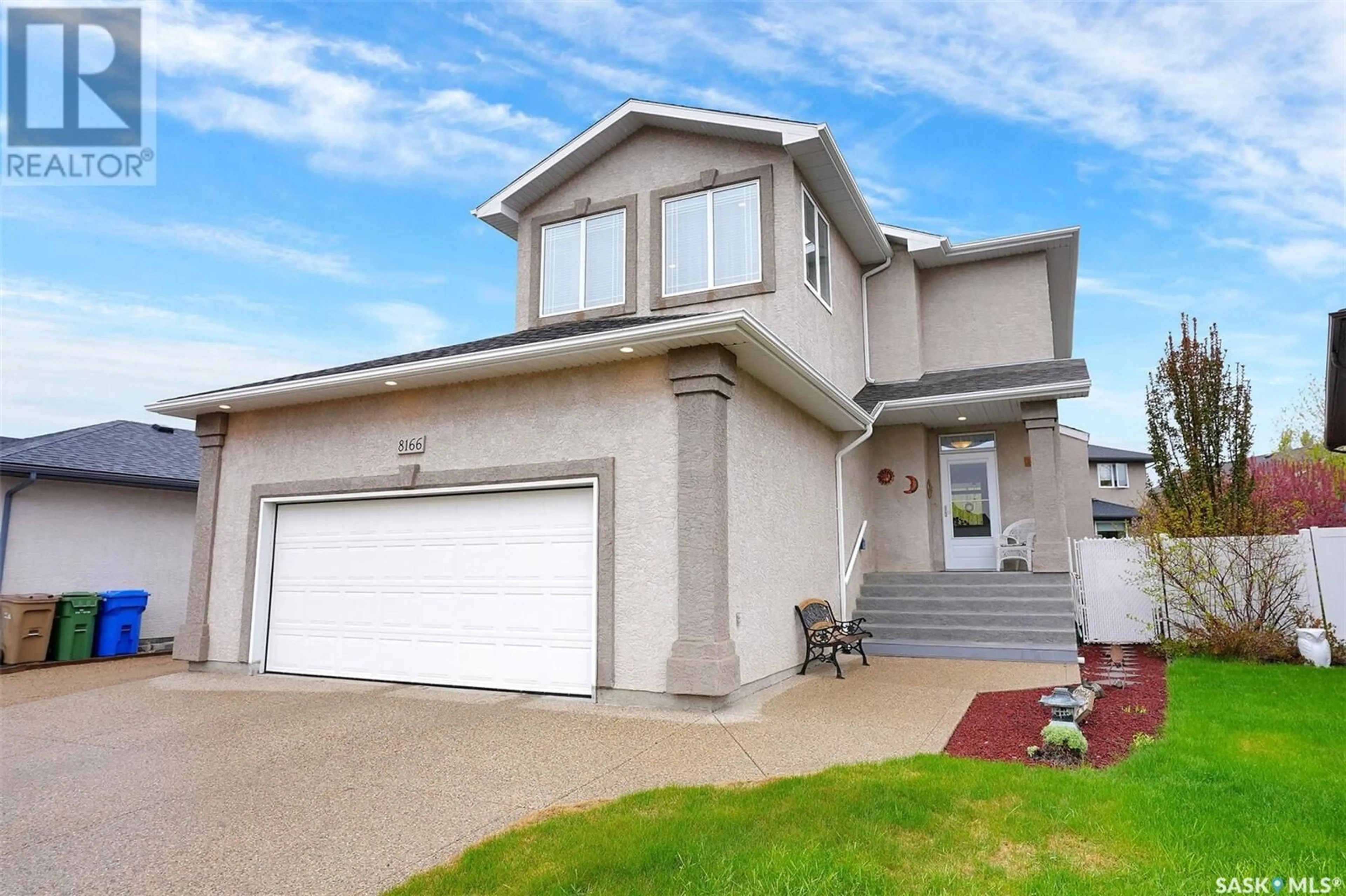 Home with vinyl exterior material, street for 8166 FAIRWAYS WEST DRIVE, Regina Saskatchewan S4Y1A8