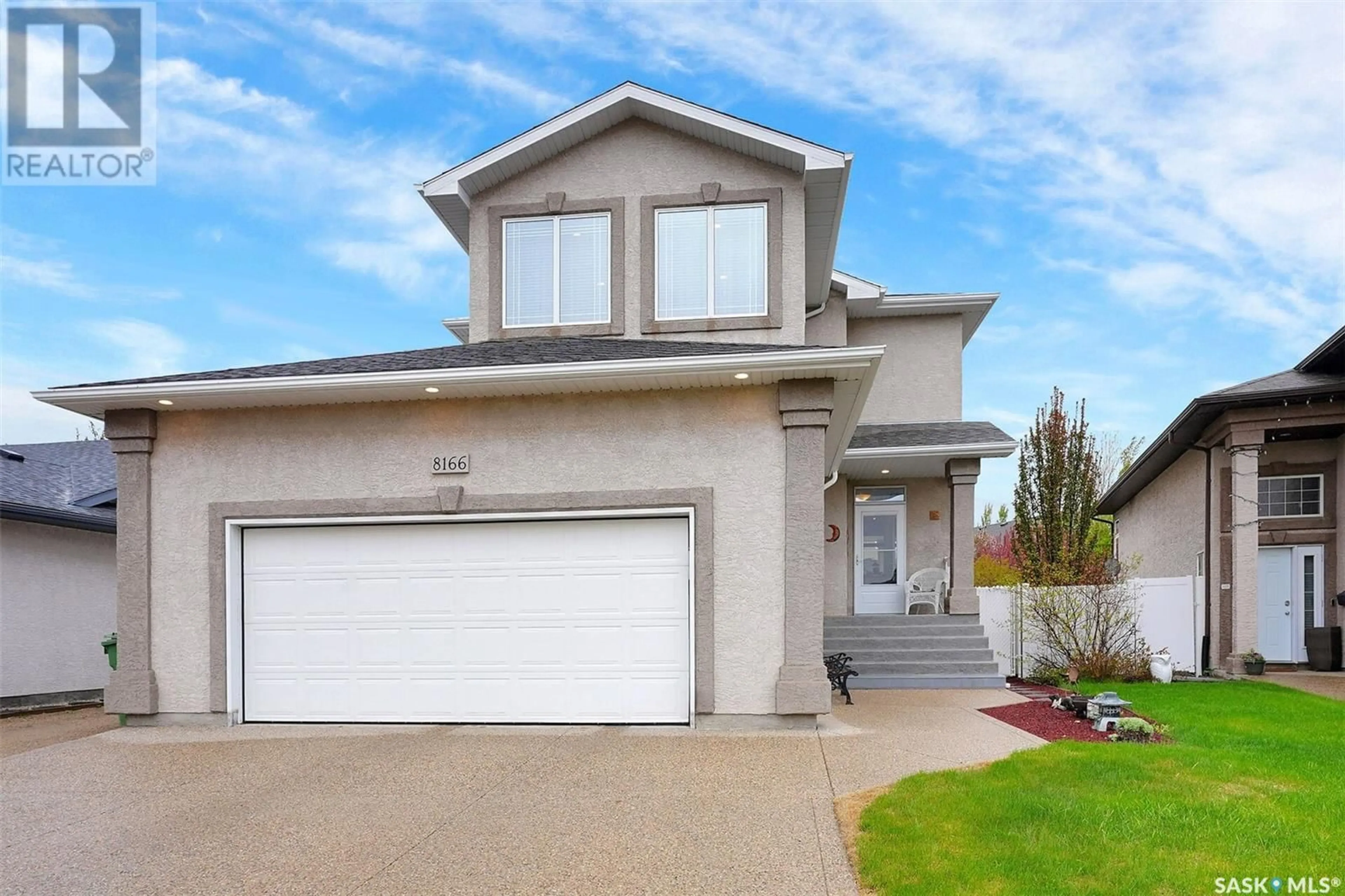 Home with vinyl exterior material, street for 8166 FAIRWAYS WEST DRIVE, Regina Saskatchewan S4Y1A8
