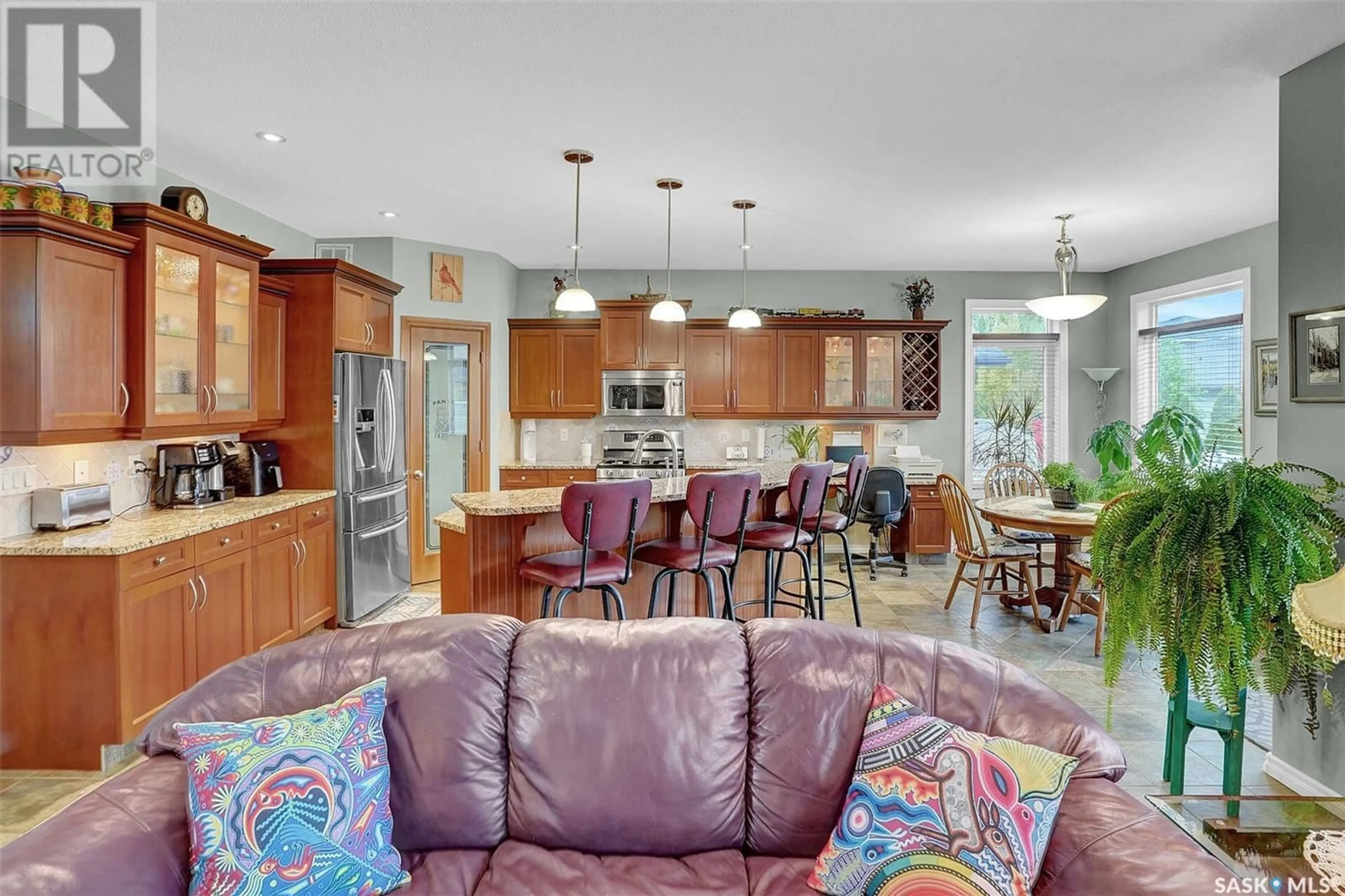 Open concept kitchen, ceramic/tile floor for 8166 FAIRWAYS WEST DRIVE, Regina Saskatchewan S4Y1A8