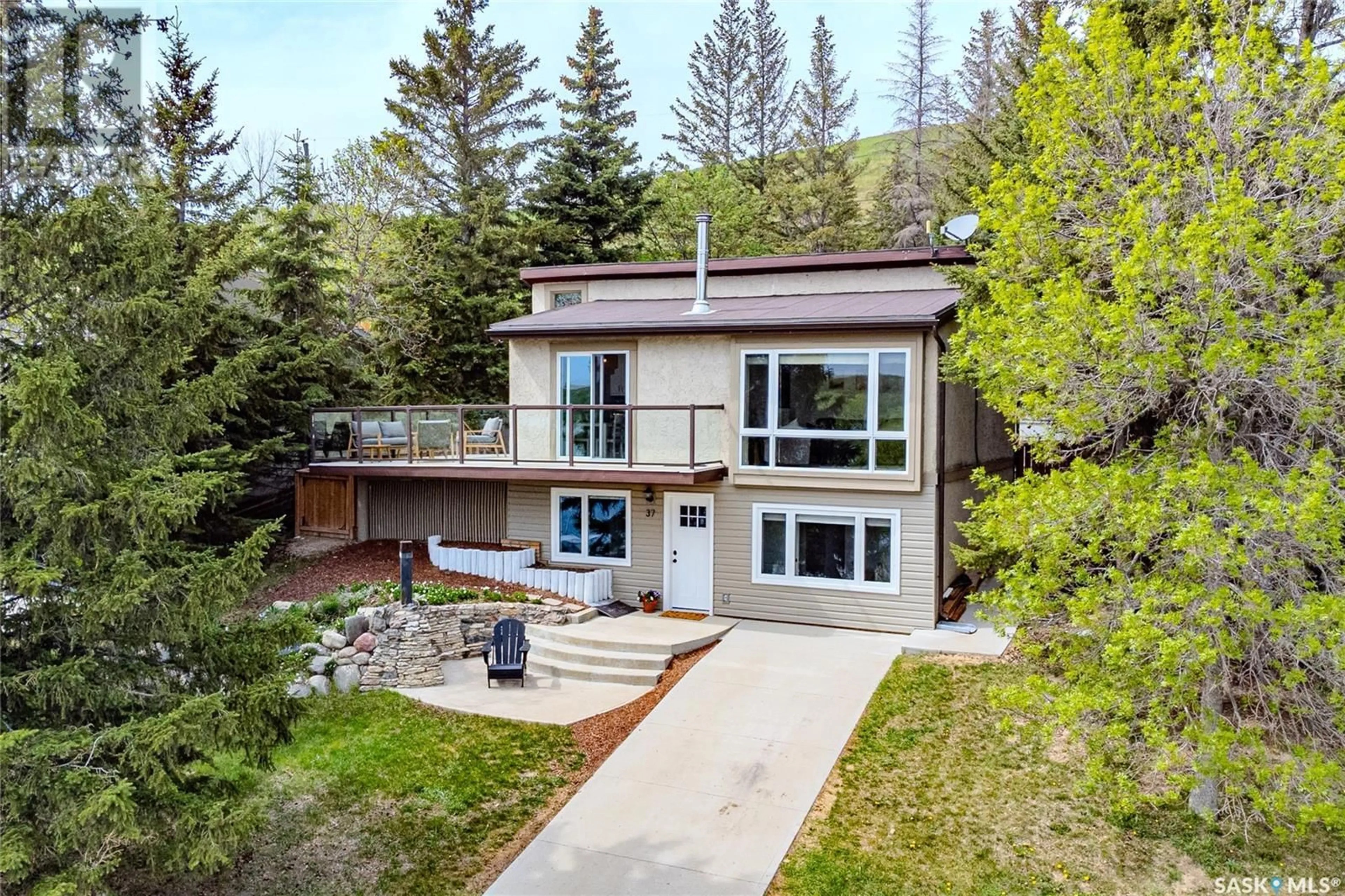 A pic from outside/outdoor area/front of a property/back of a property/a pic from drone, unknown for 37 SUMMERFELDT DRIVE, Thode Saskatchewan S7C0A4