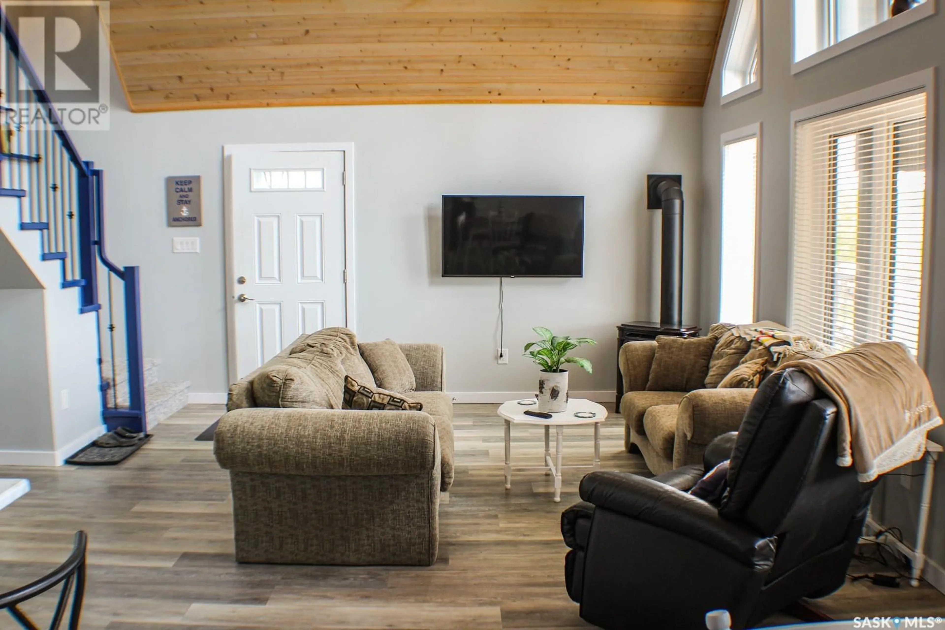 Living room with furniture, wood/laminate floor for 662 WILLOW POINT WAY, Lake Lenore Rm No. 399 Saskatchewan S0K3V0