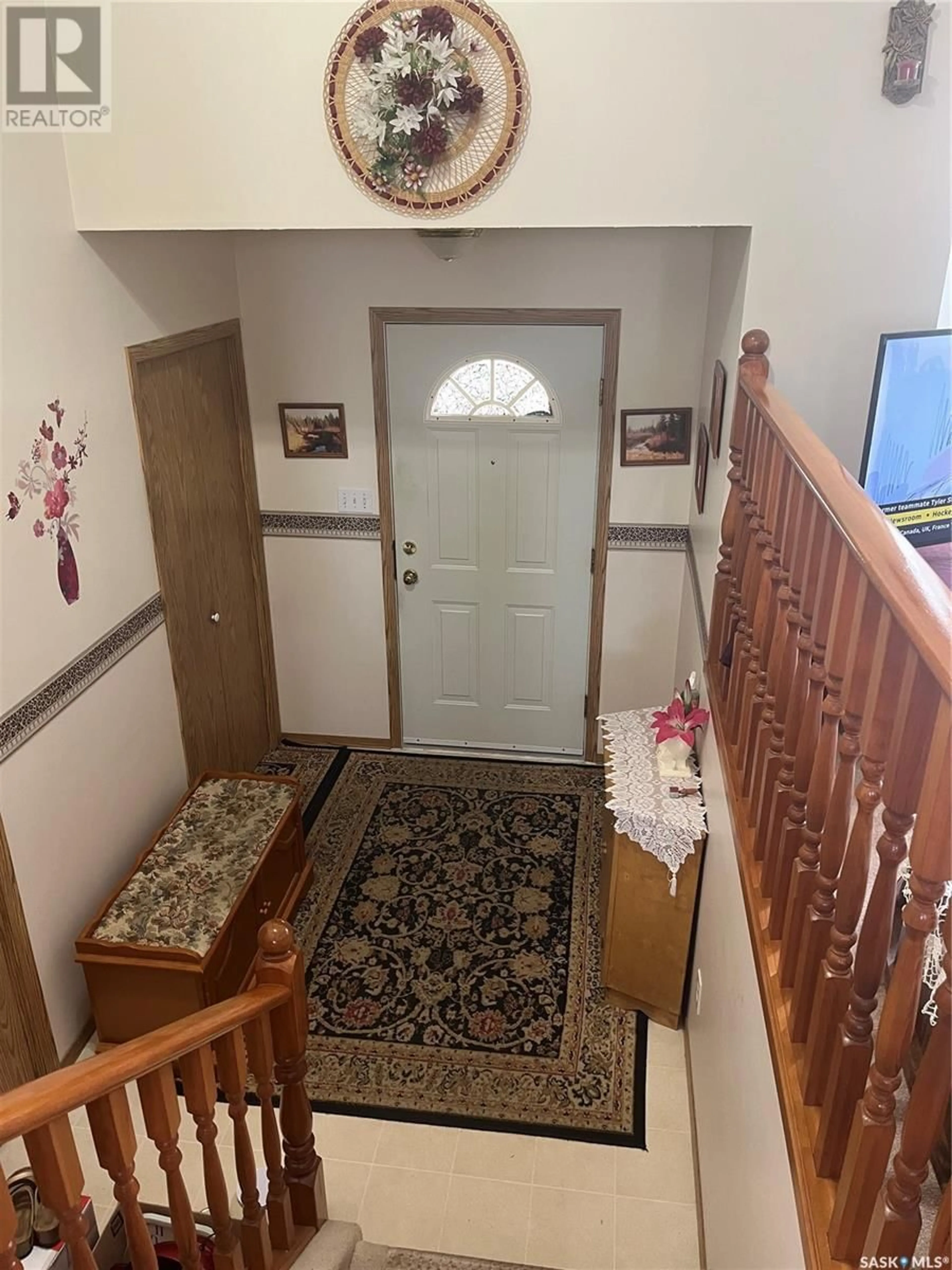 Indoor foyer for 2 MOONEY PLACE, Prince Albert Saskatchewan S6V8C4