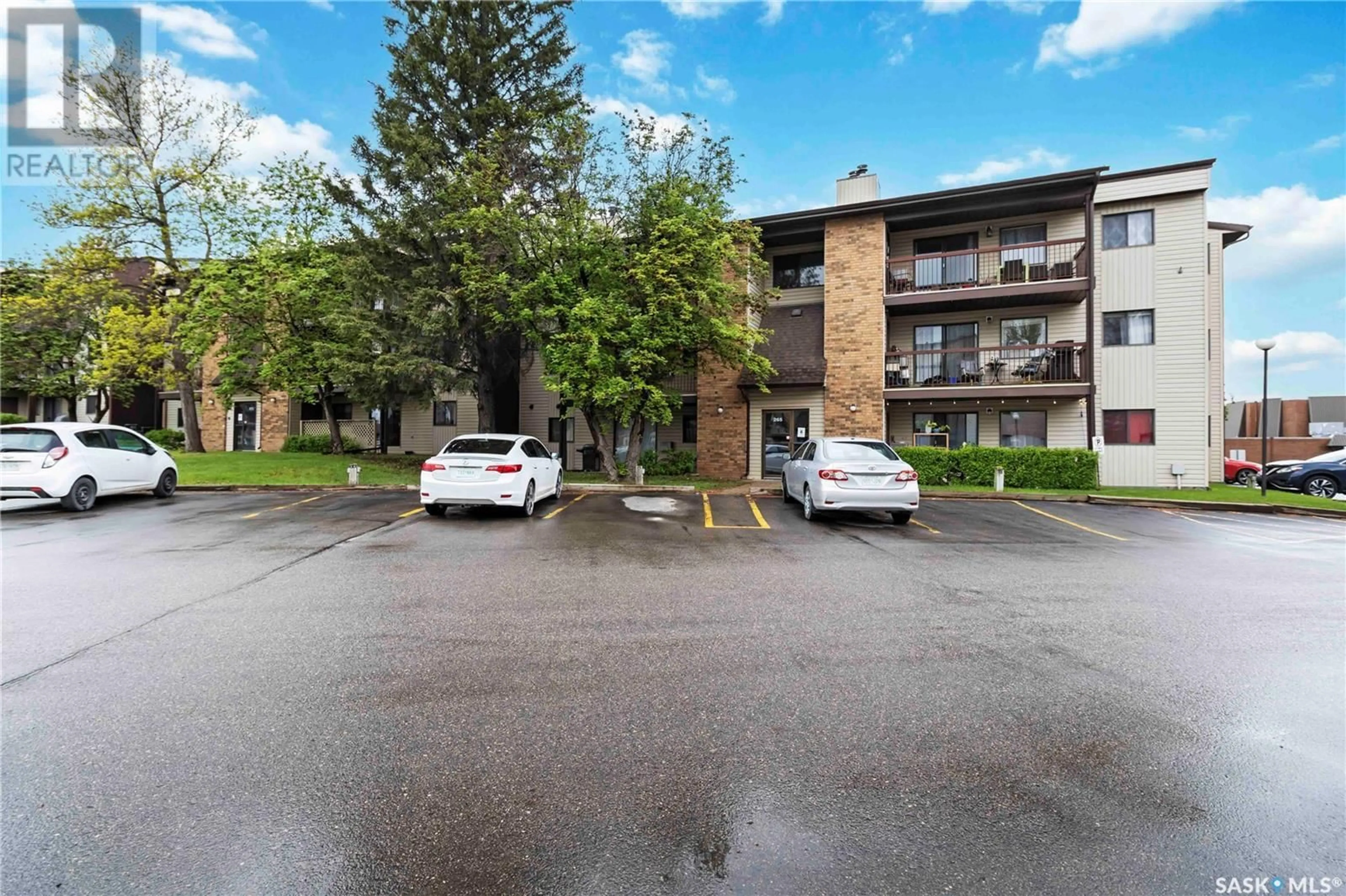 Patio, street for 265 - 304 KINGSMERE BOULEVARD, Saskatoon Saskatchewan S7J4J6