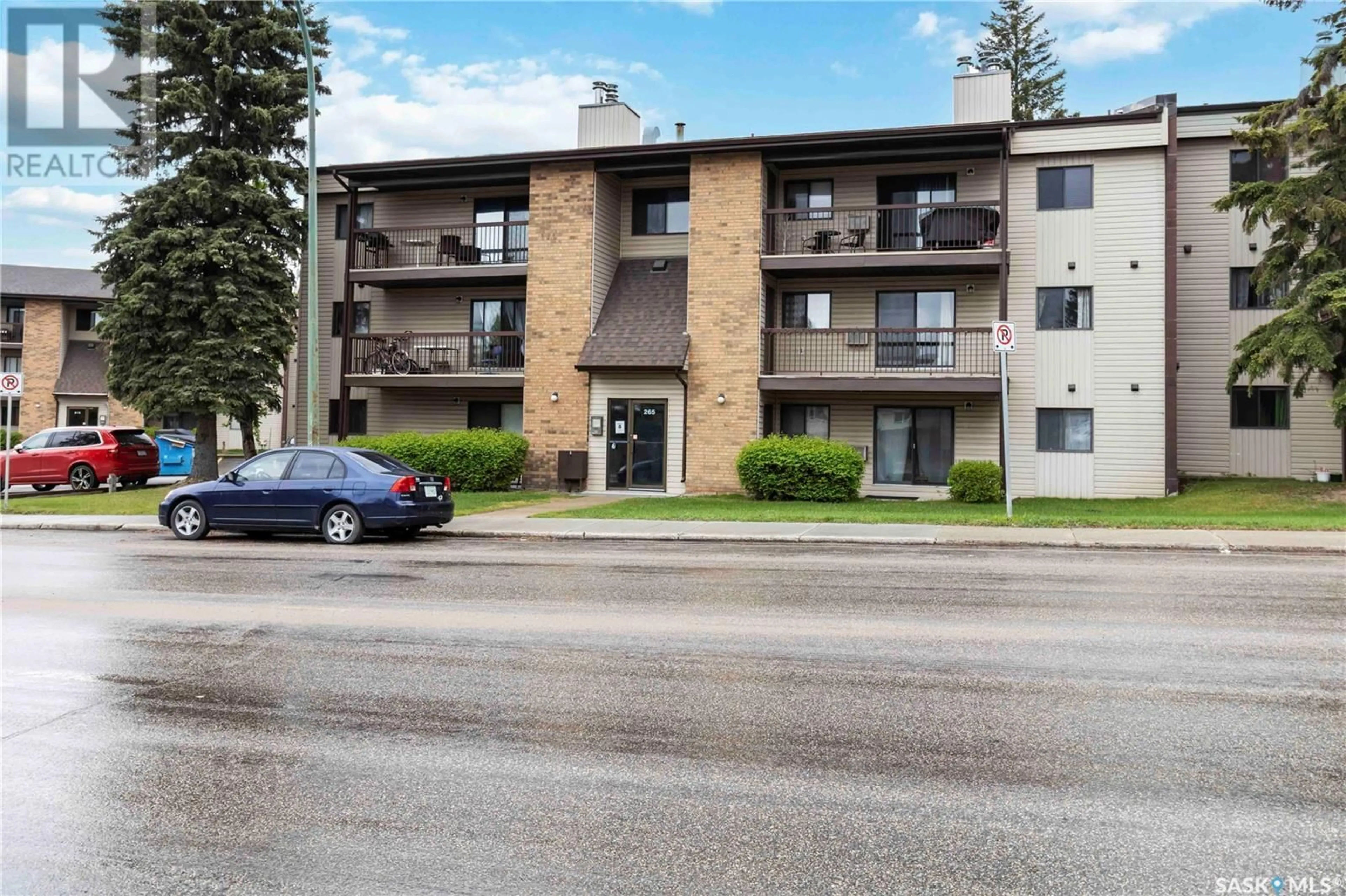 Patio, street for 265 - 304 KINGSMERE BOULEVARD, Saskatoon Saskatchewan S7J4J6
