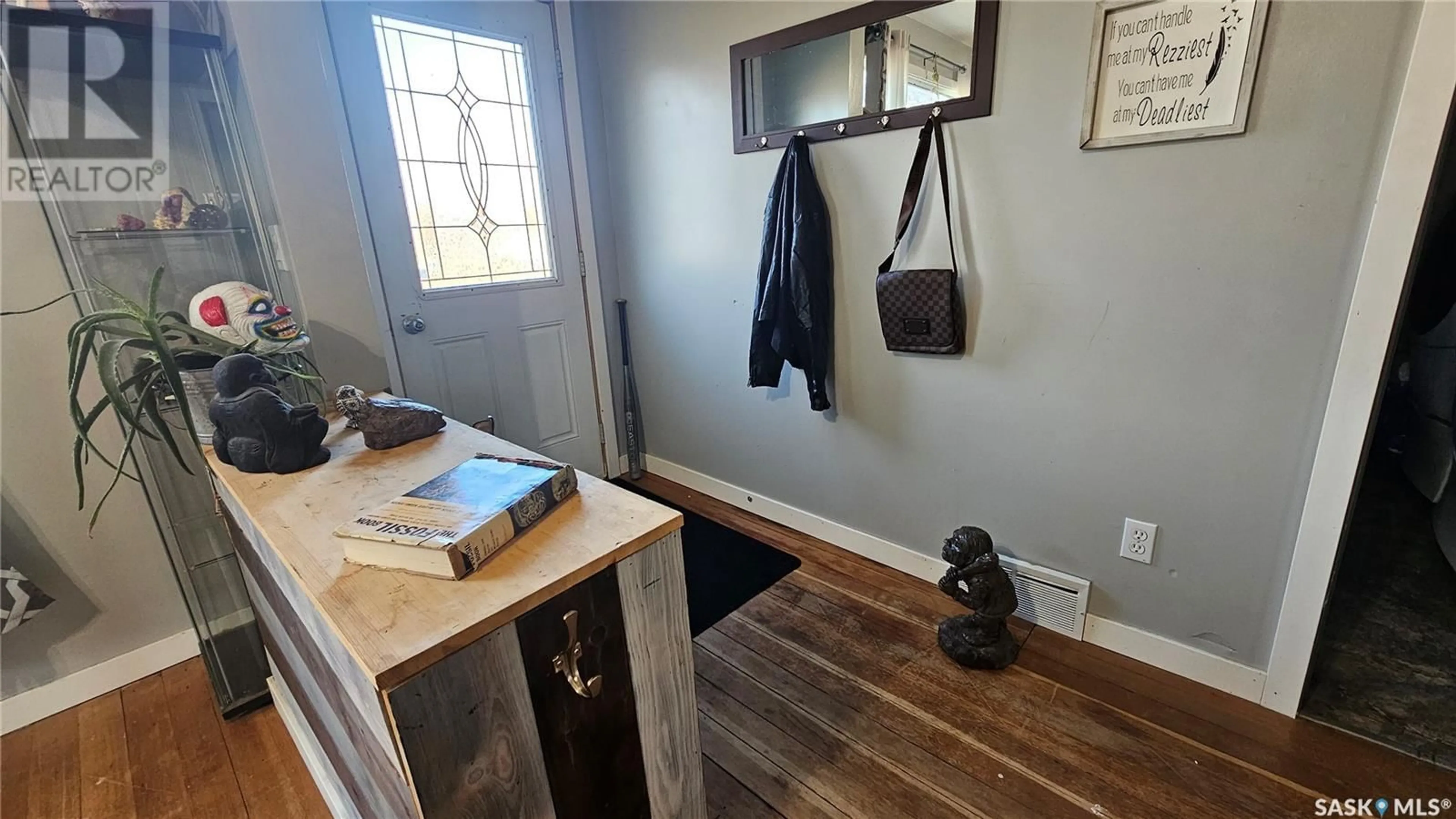 Indoor entryway for 406 CENTRE STREET, Cabri Saskatchewan S0N0J0