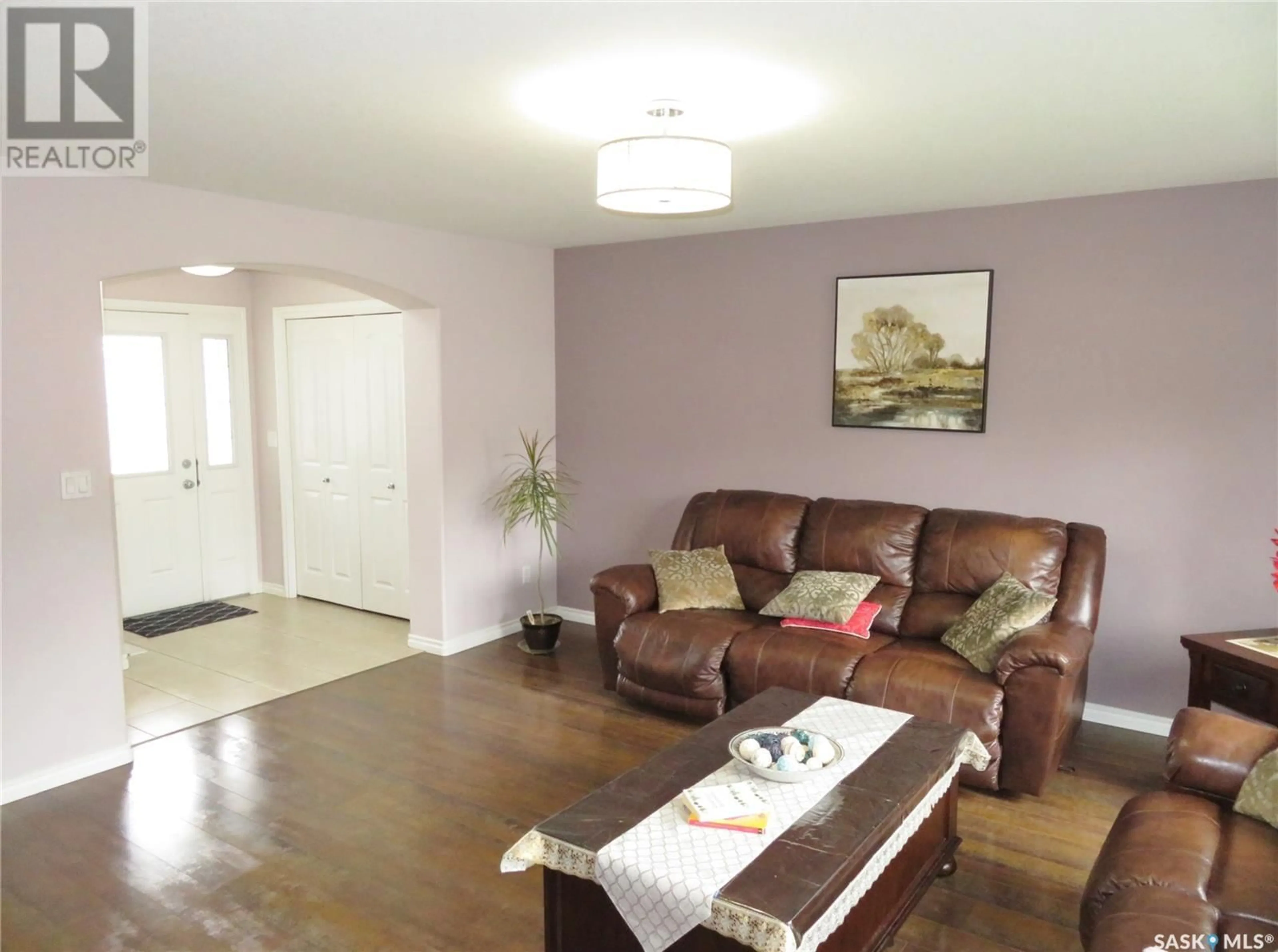 Living room with furniture, wood/laminate floor for 959 HUNTER ROAD, Saskatoon Saskatchewan S7T0P9
