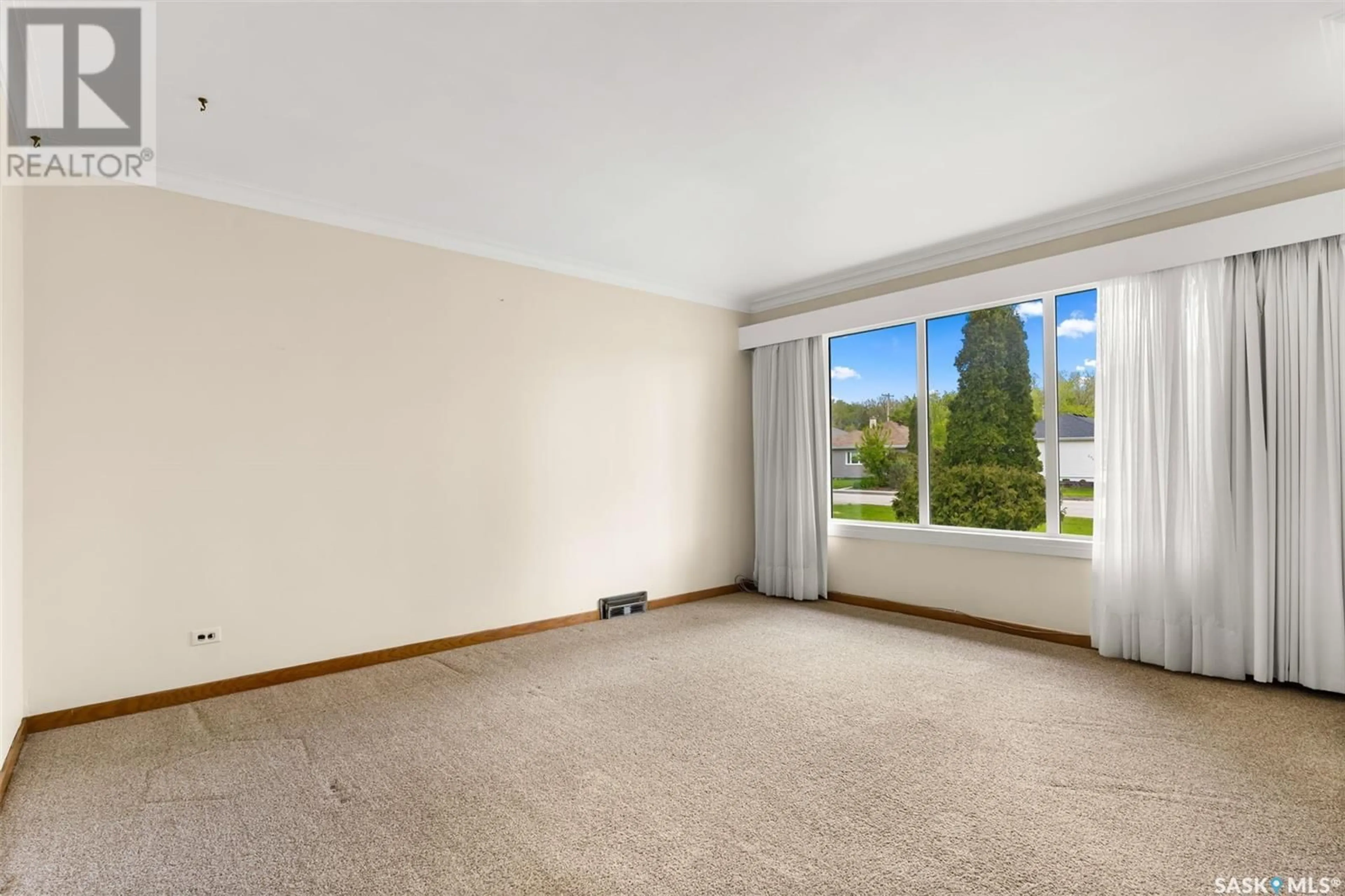 A pic of a room for 2716 WINNIPEG STREET, Regina Saskatchewan S4P1H9