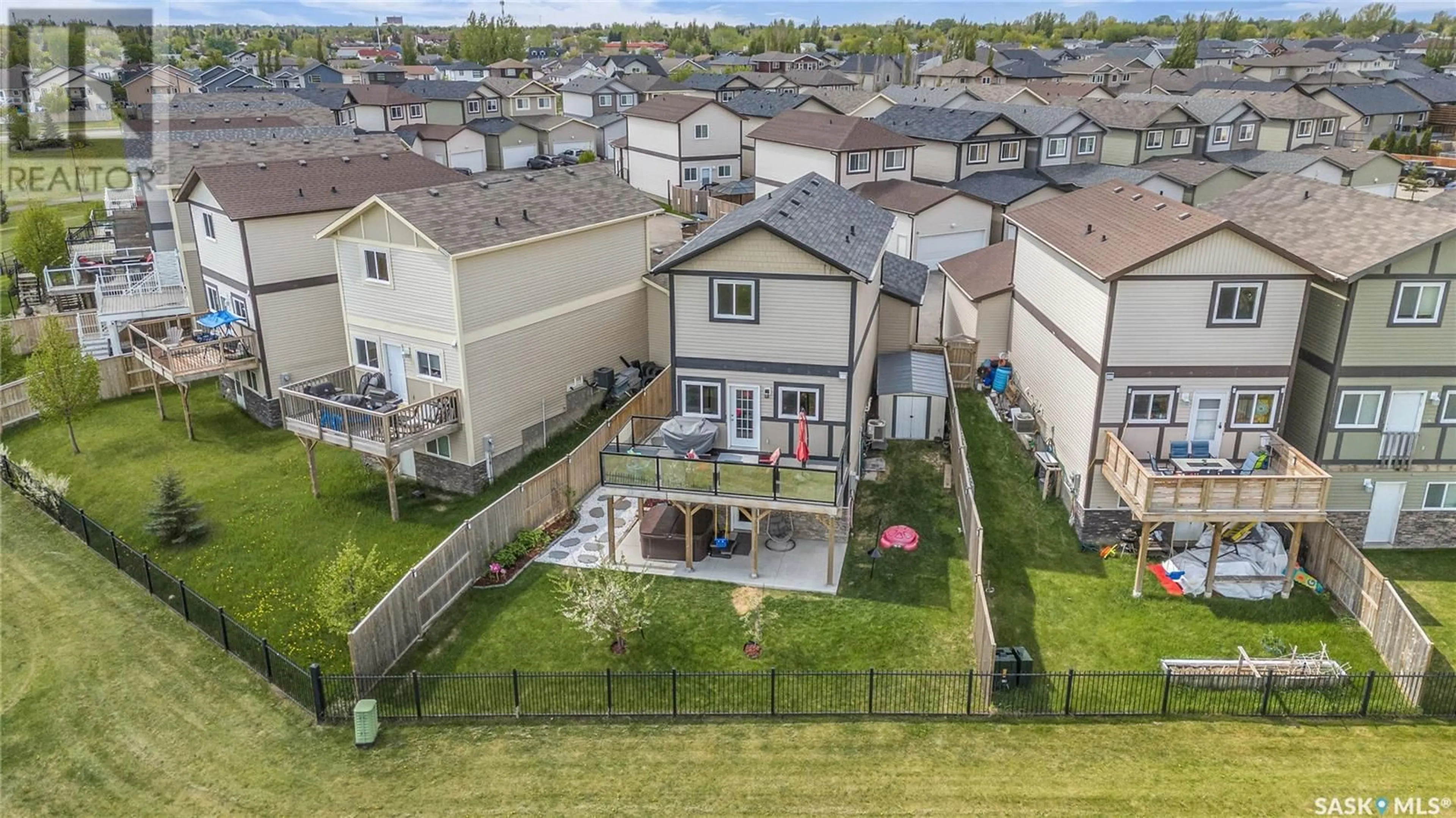 A pic from outside/outdoor area/front of a property/back of a property/a pic from drone, unknown for 18 202 MCKAGUE CRESCENT, Saskatoon Saskatchewan S7R0L8