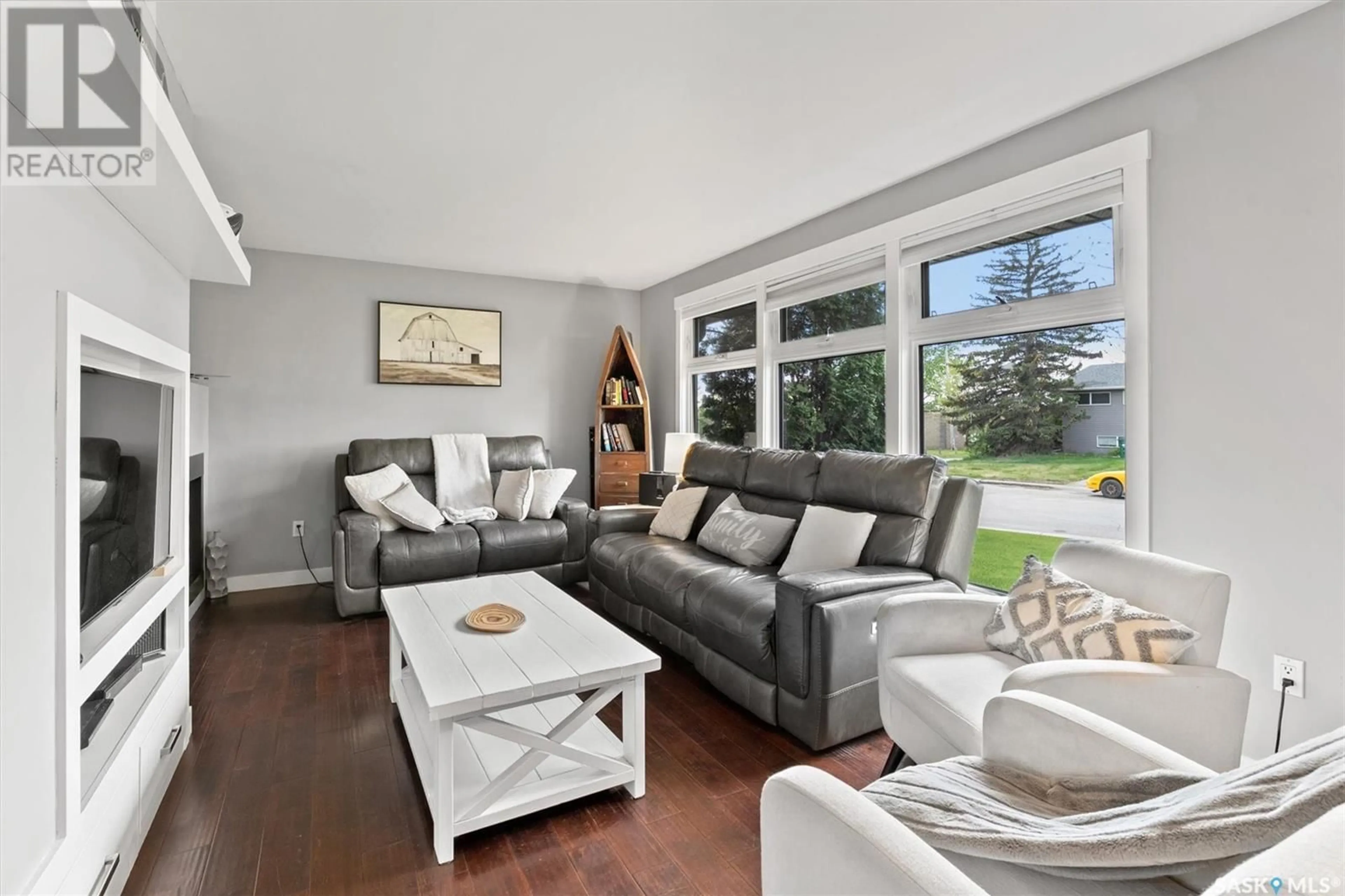 Living room with furniture, unknown for 203 EGBERT AVENUE, Saskatoon Saskatchewan S7N1X2
