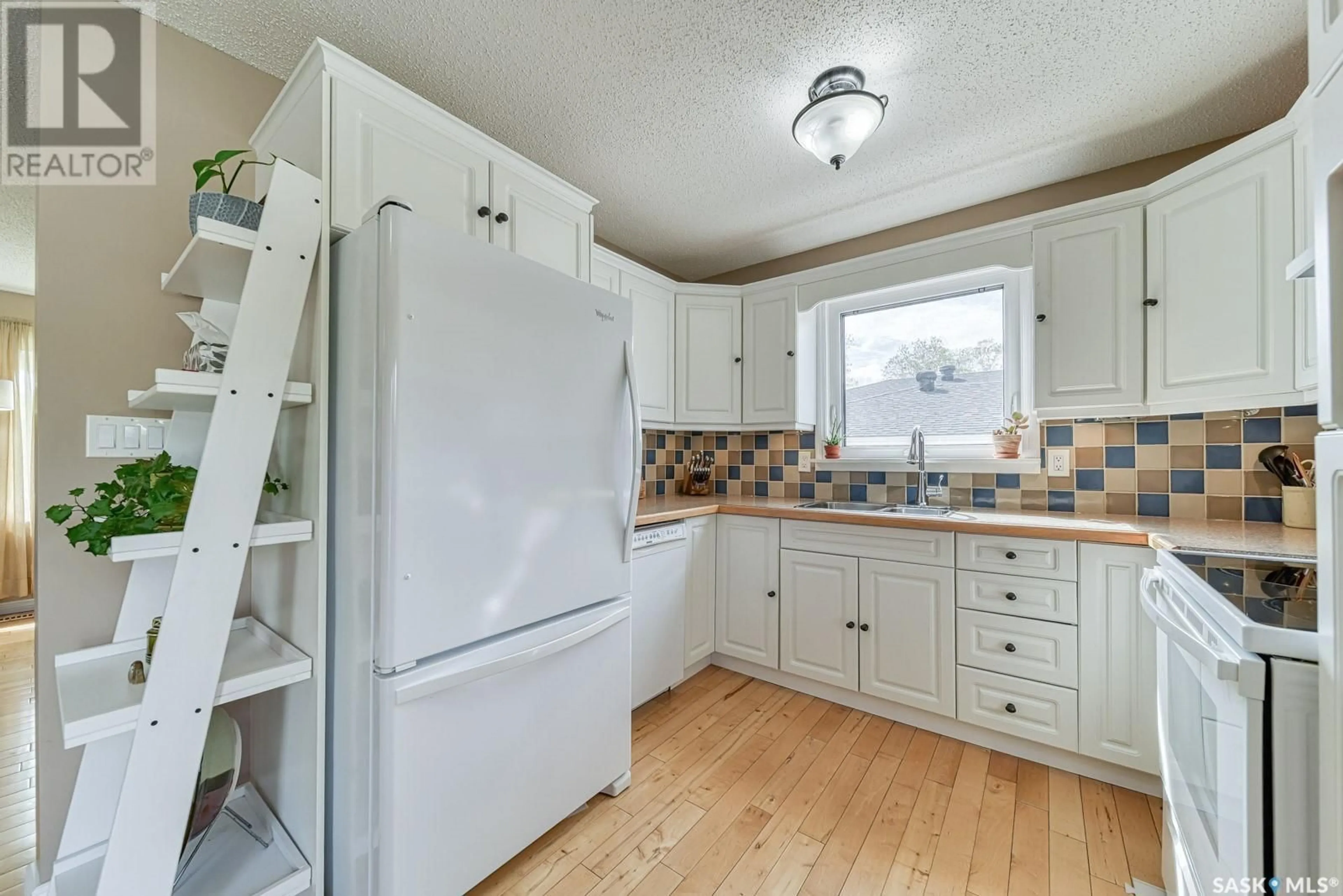 Standard kitchen, unknown for 12 BAUERMEISTER STREET, Regina Saskatchewan S4R5N4