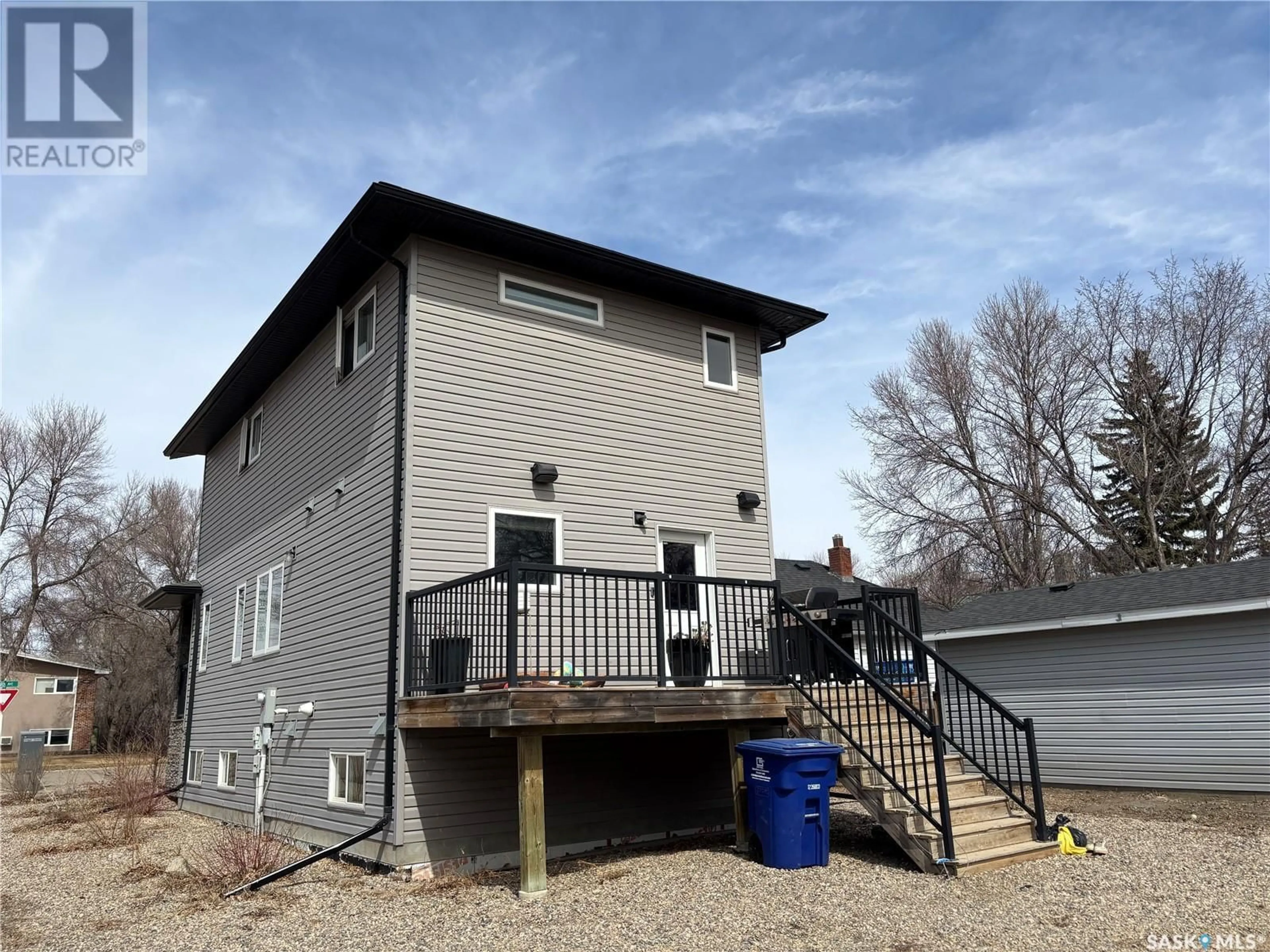 Home with vinyl exterior material, building for 802 PARK AVENUE, Weyburn Saskatchewan S4H0K2