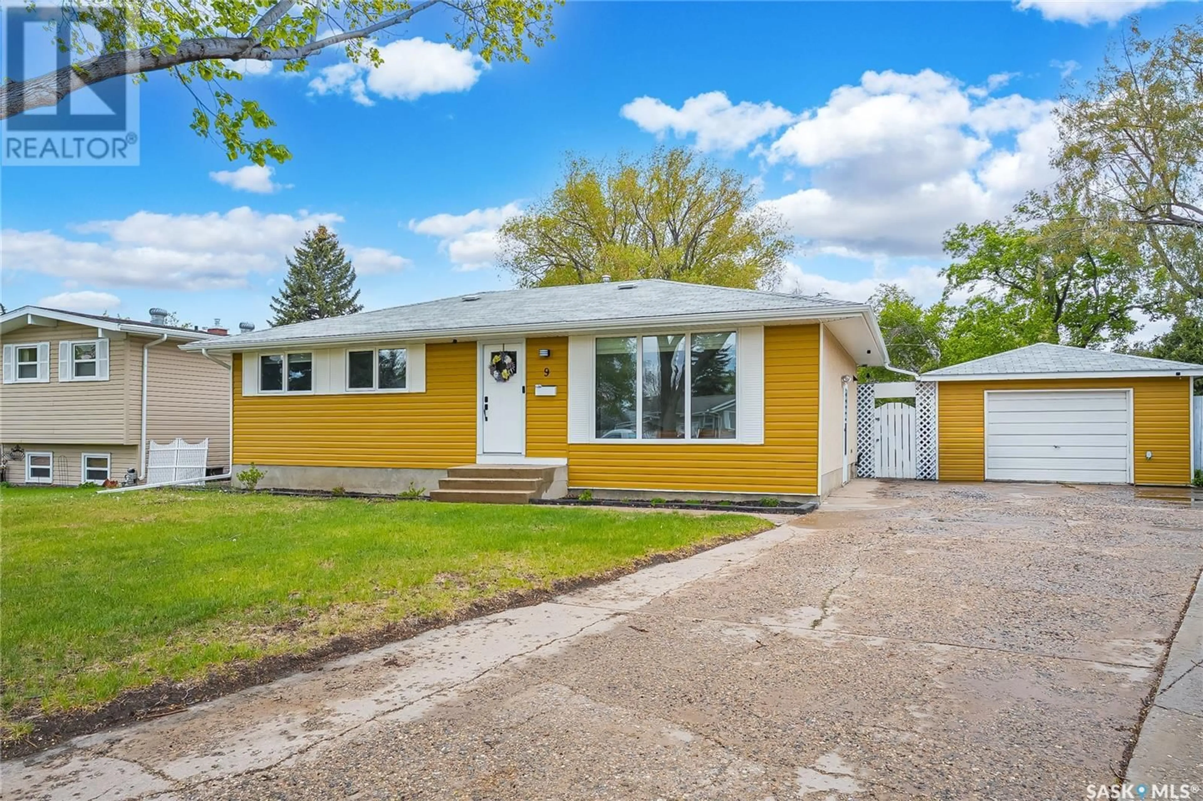 Home with vinyl exterior material, street for 9 BOW COURT, Saskatoon Saskatchewan S7K1H9