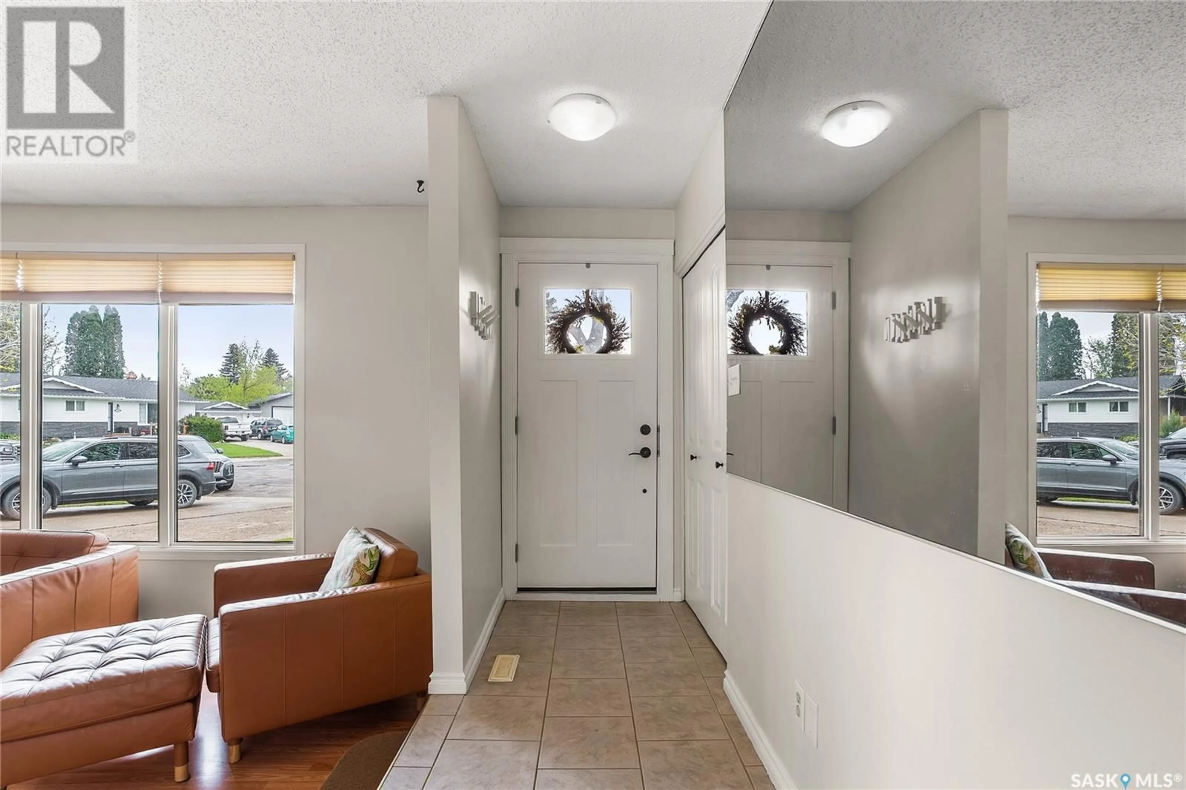 Indoor entryway for 9 BOW COURT, Saskatoon Saskatchewan S7K1H9