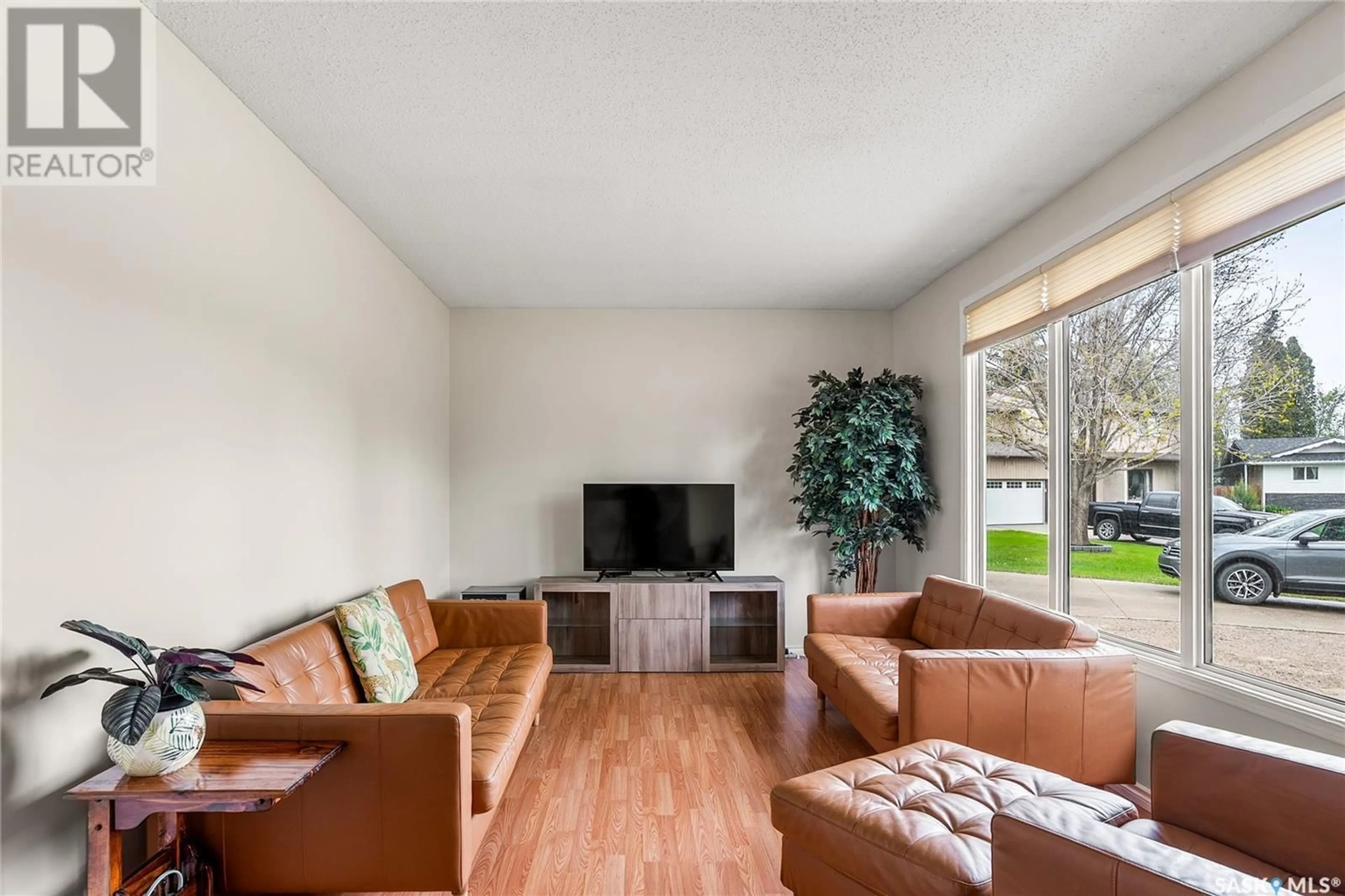 Living room with furniture, unknown for 9 BOW COURT, Saskatoon Saskatchewan S7K1H9
