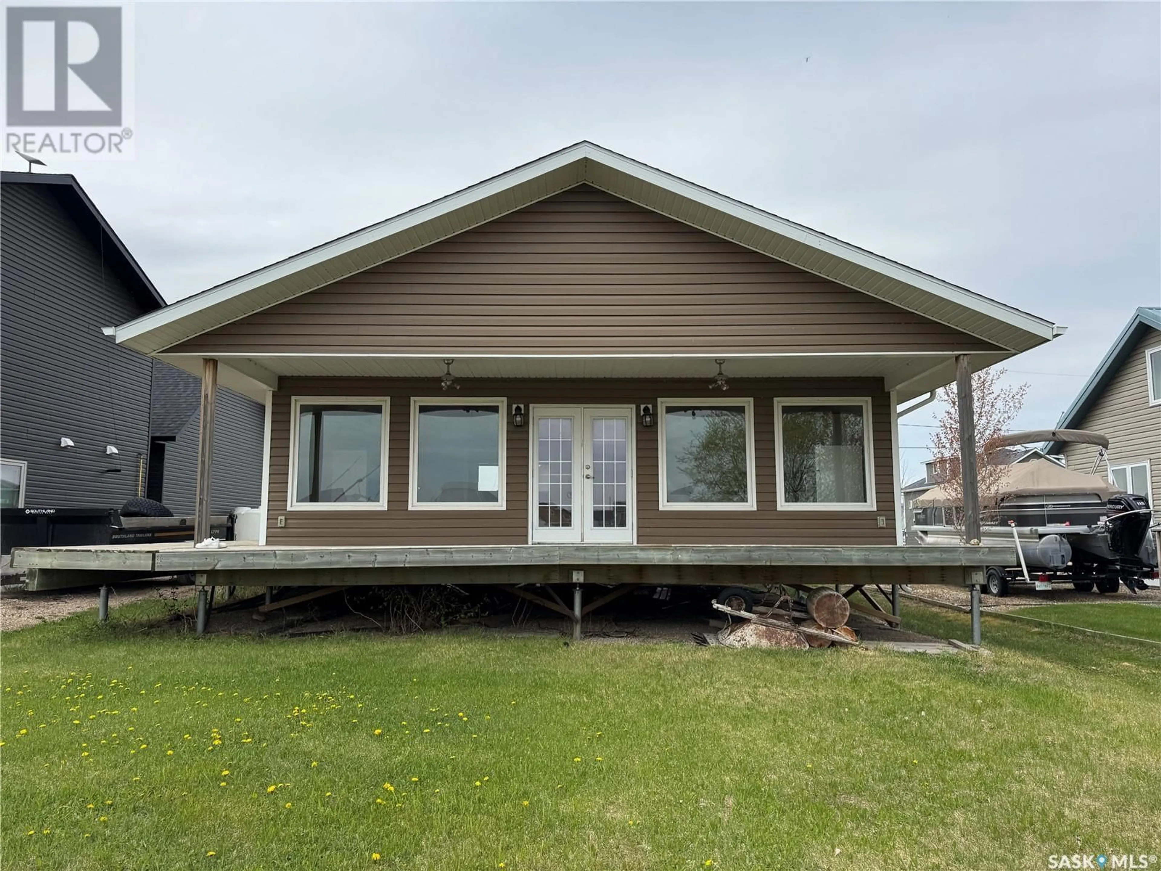 Home with vinyl exterior material, unknown for 612 WESTVIEW DRIVE, Leslie Beach Saskatchewan S0A1A0
