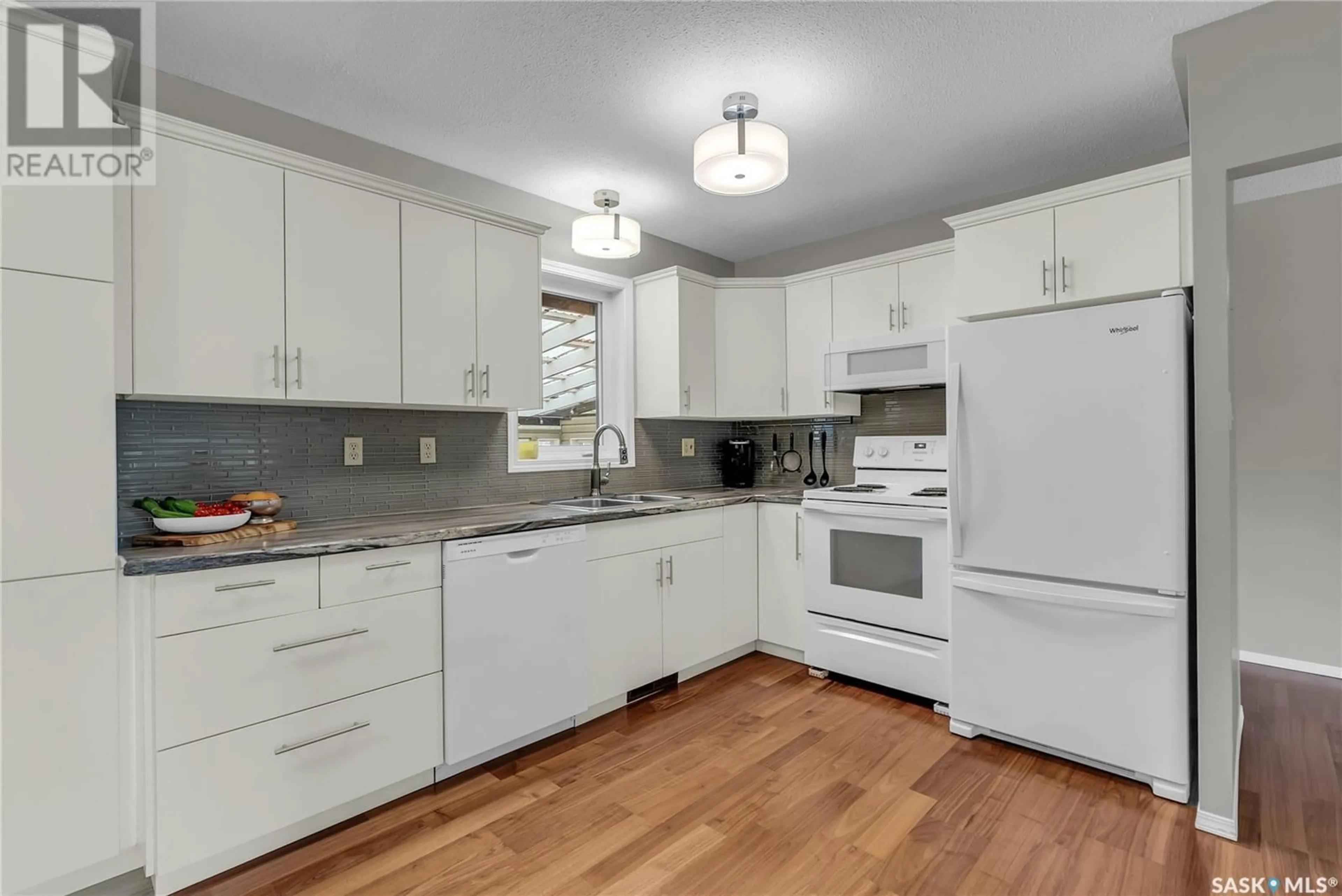 Open concept kitchen, unknown for 1510 EAST HEIGHTS, Saskatoon Saskatchewan S7J3B5