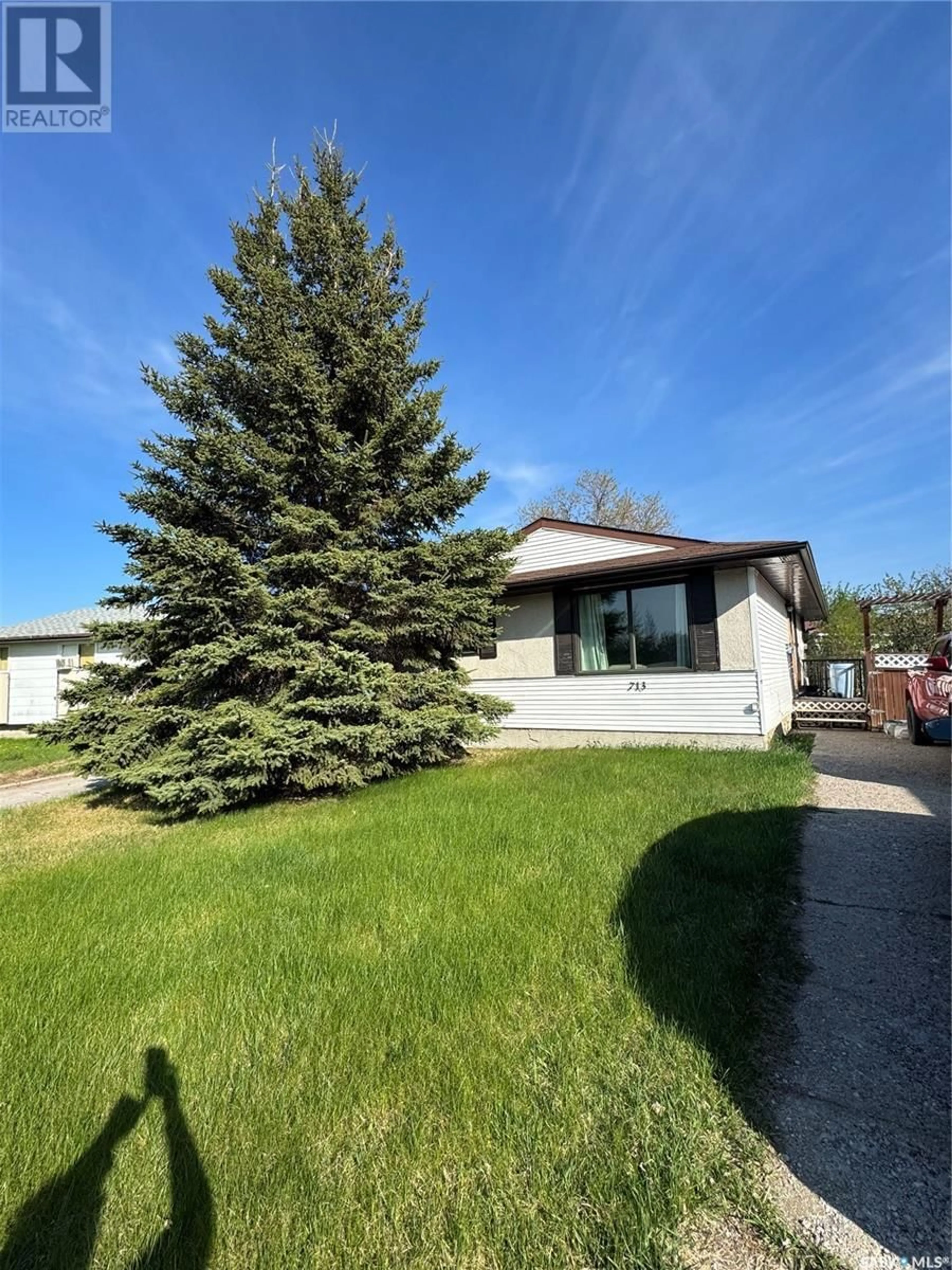 Home with vinyl exterior material, street for 713 BIRCH CRESCENT, Hudson Bay Saskatchewan S0E0Y0