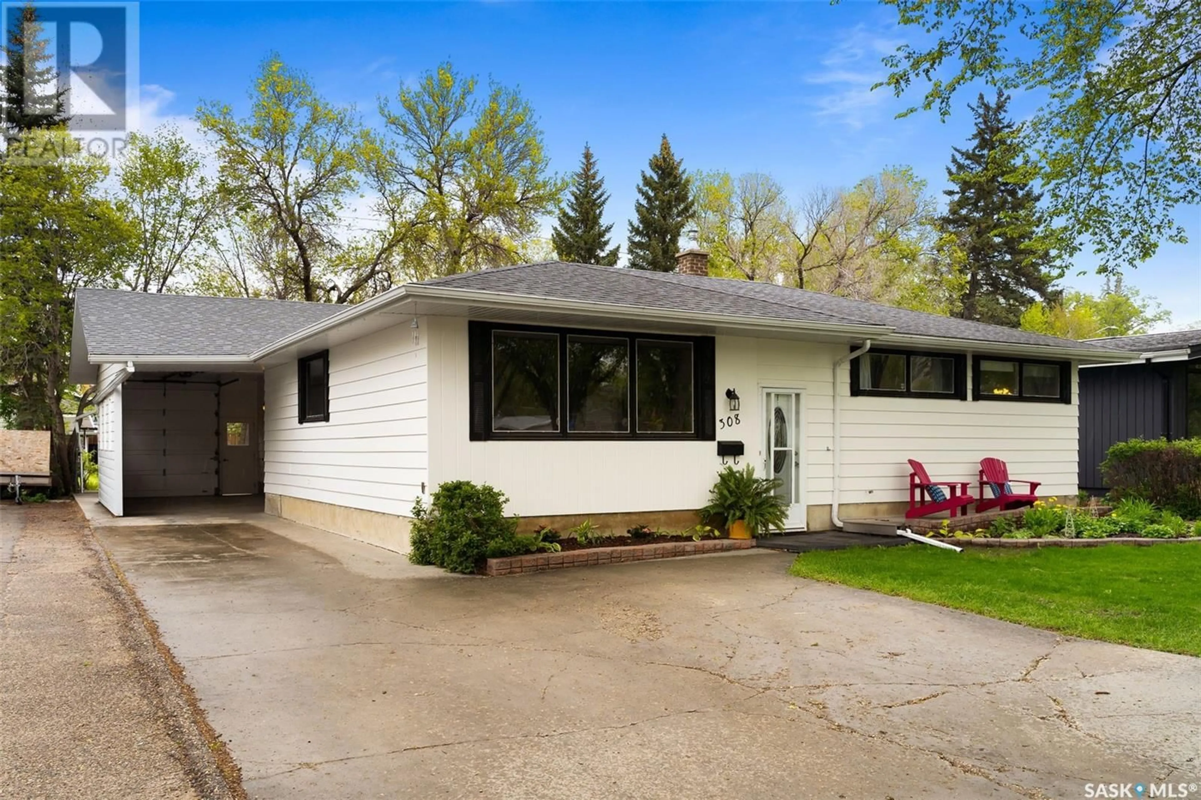 Home with vinyl exterior material, street for 308 SHANNON ROAD, Regina Saskatchewan S4S5J1