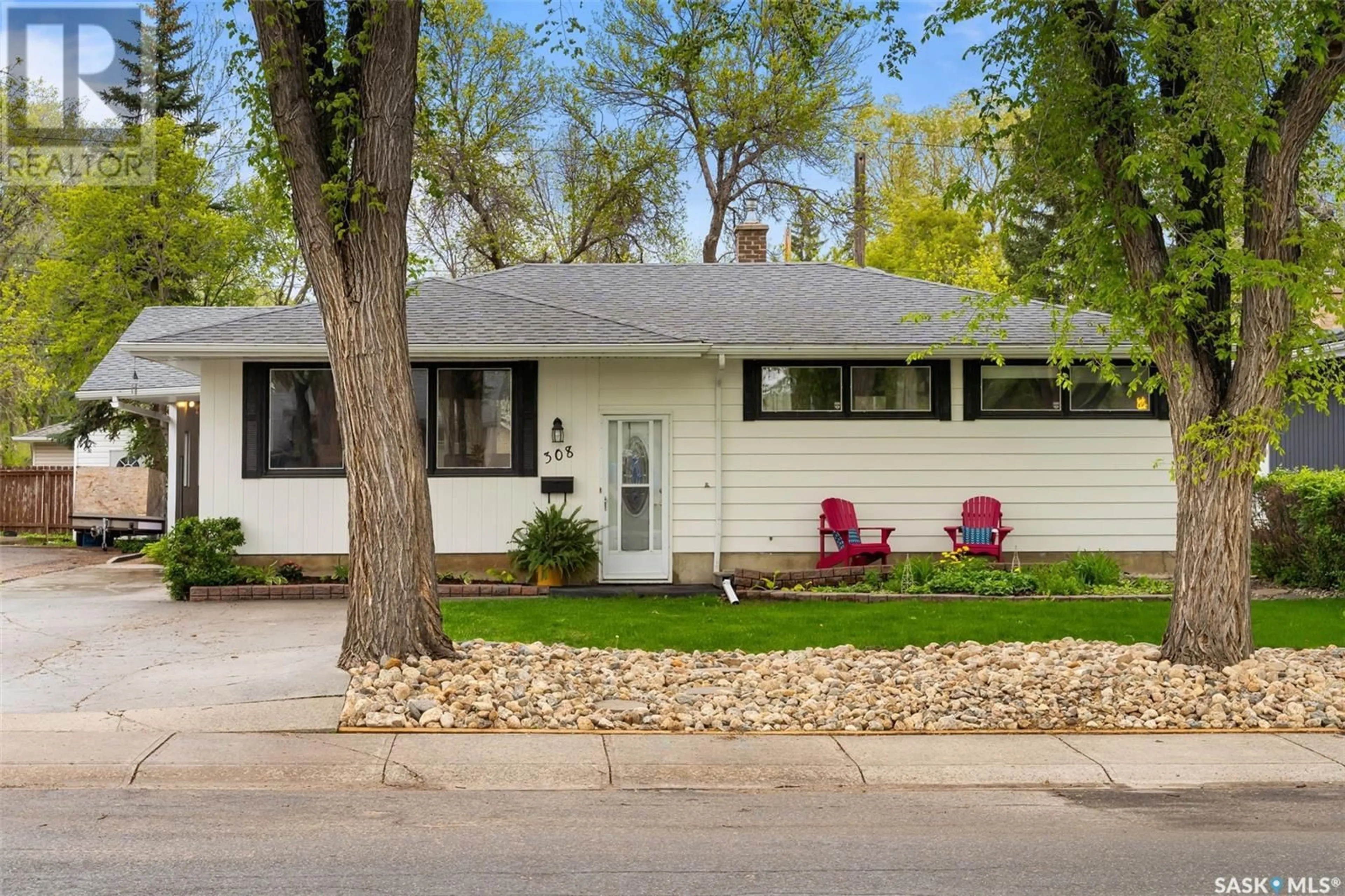 Home with vinyl exterior material, street for 308 SHANNON ROAD, Regina Saskatchewan S4S5J1