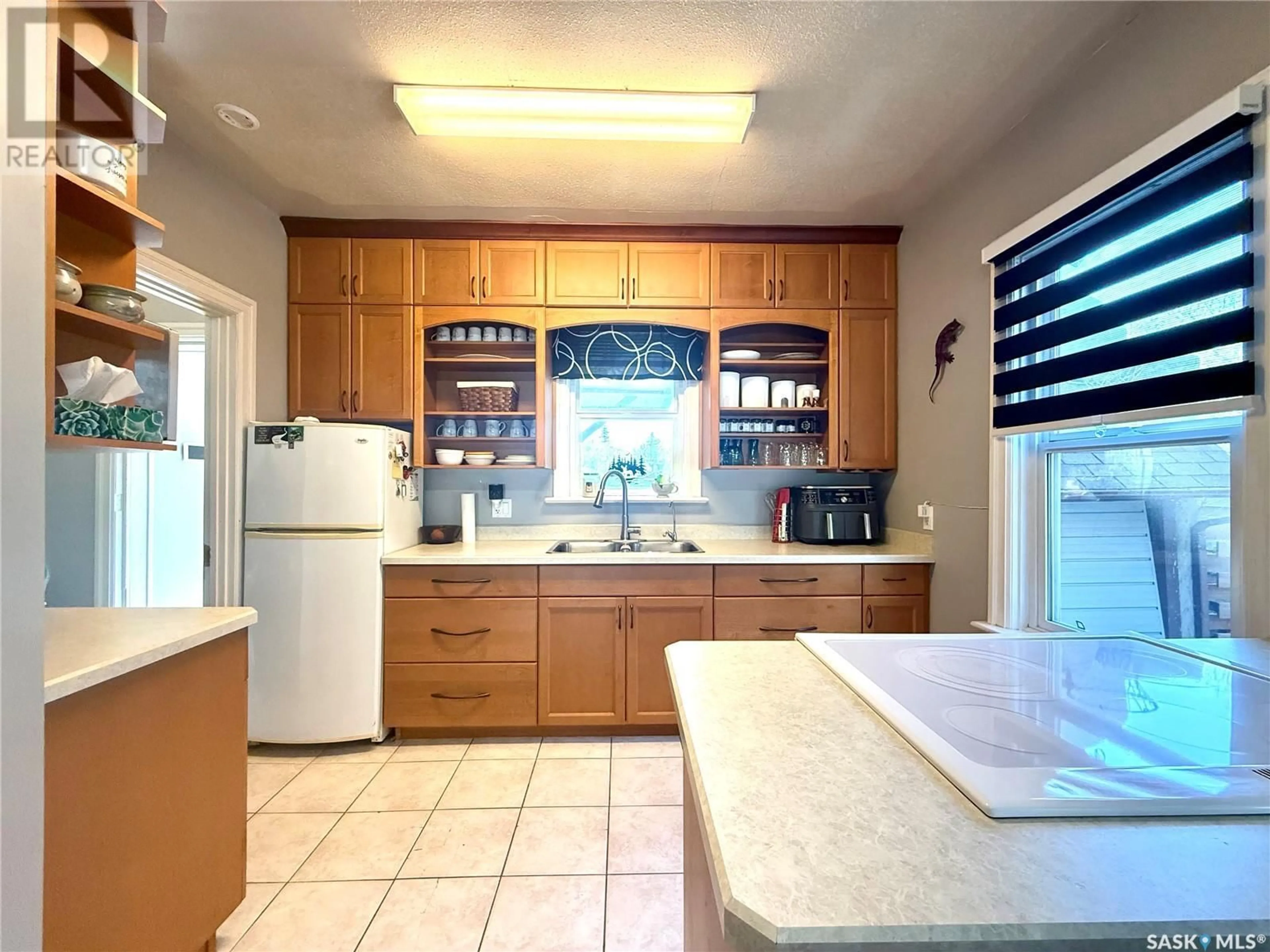 Standard kitchen, ceramic/tile floor for 43 LAURIER AVENUE, Yorkton Saskatchewan S3N1T8