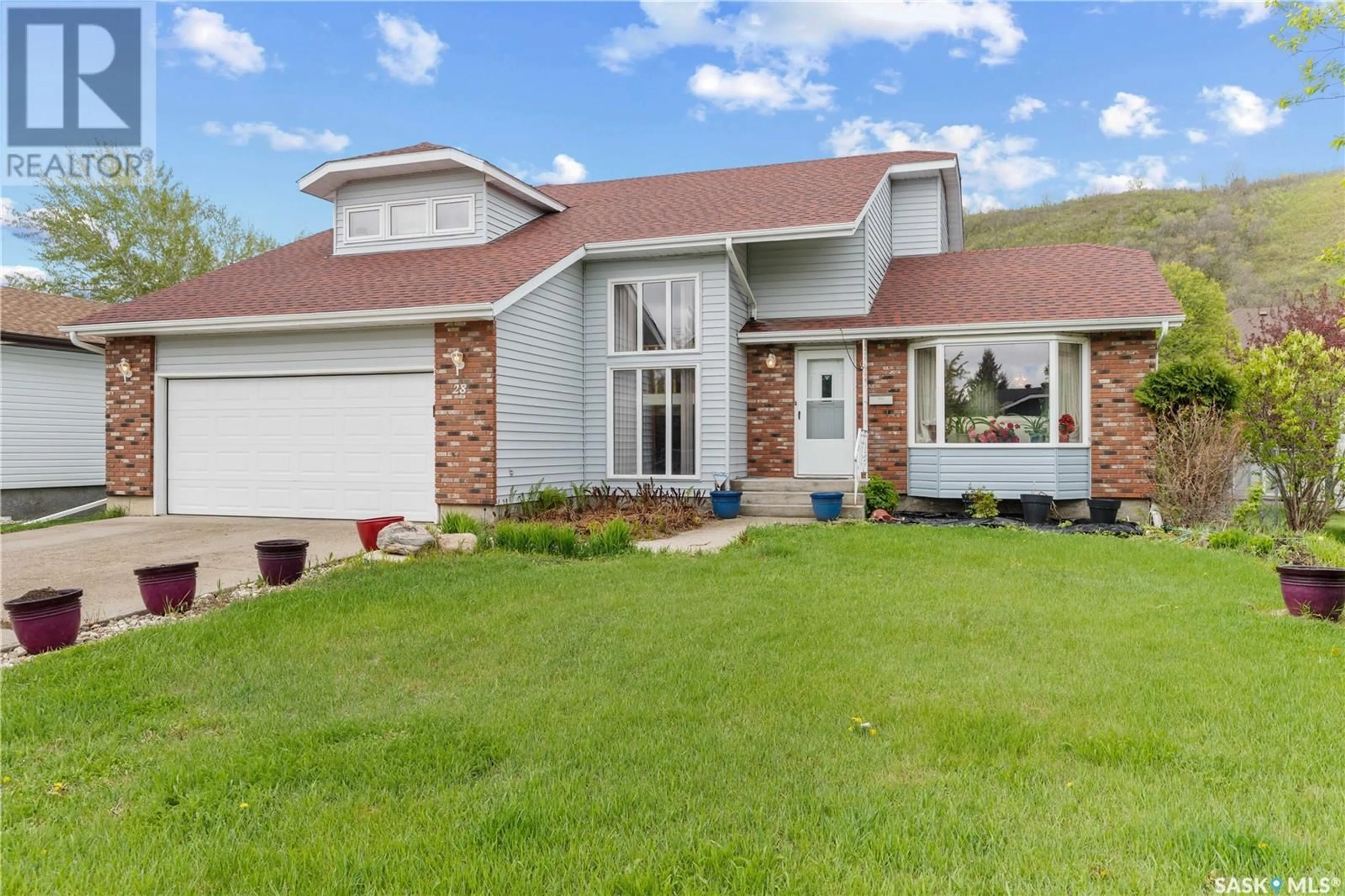 Home with vinyl exterior material, street for 28 WILLOW CRESCENT, Fort Qu'Appelle Saskatchewan S0G1S0