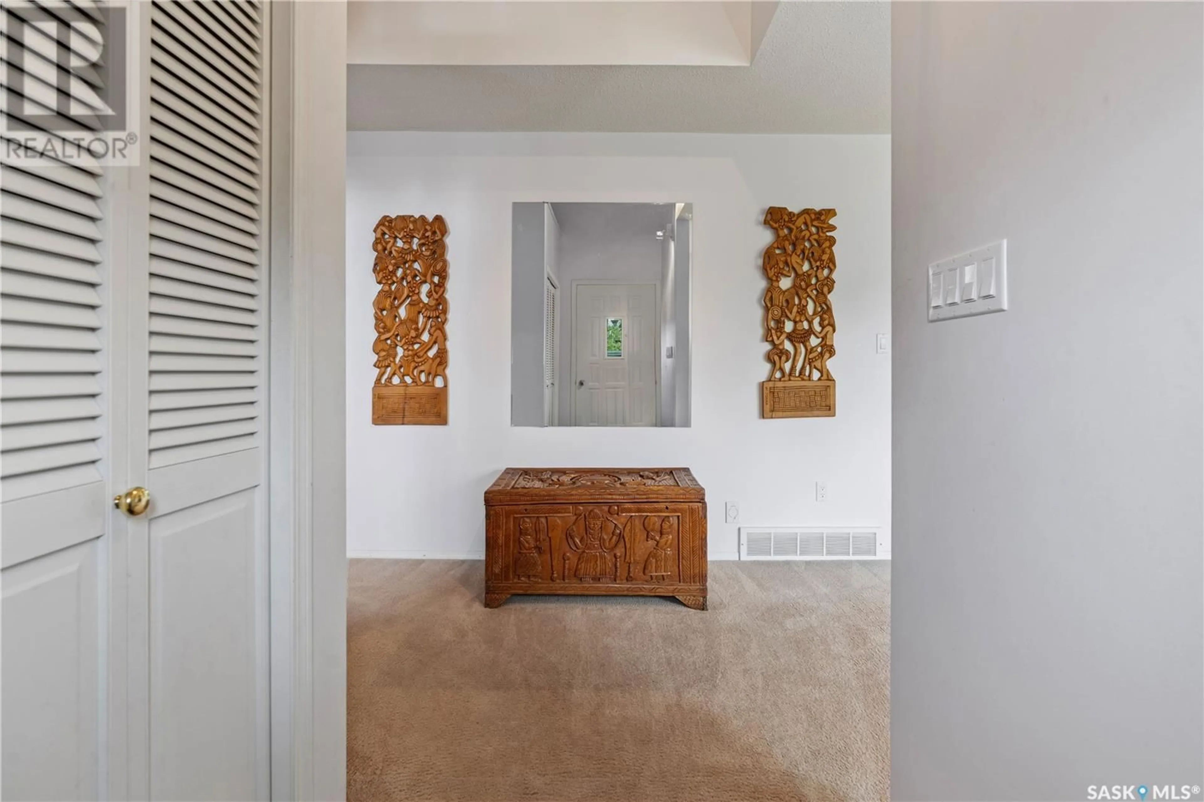 Indoor foyer for 28 WILLOW CRESCENT, Fort Qu'Appelle Saskatchewan S0G1S0