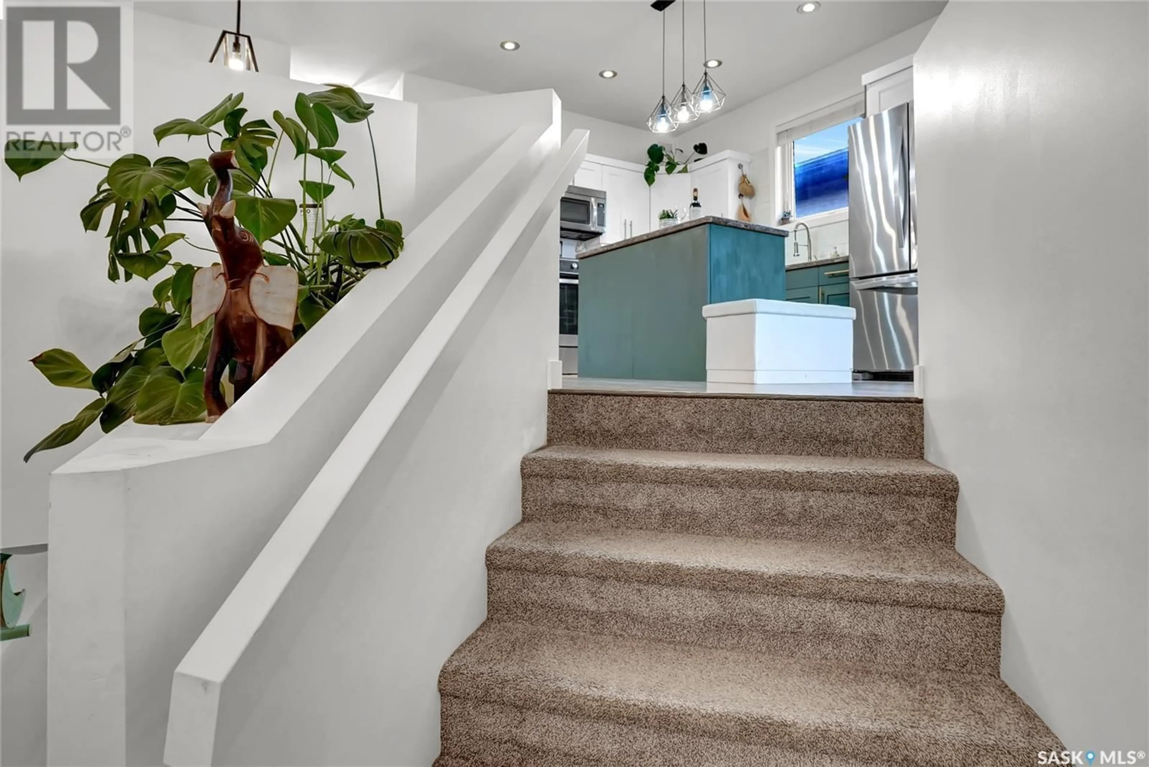 Stairs for 80 BRIGHAM ROAD, Moose Jaw Saskatchewan S6K0A7