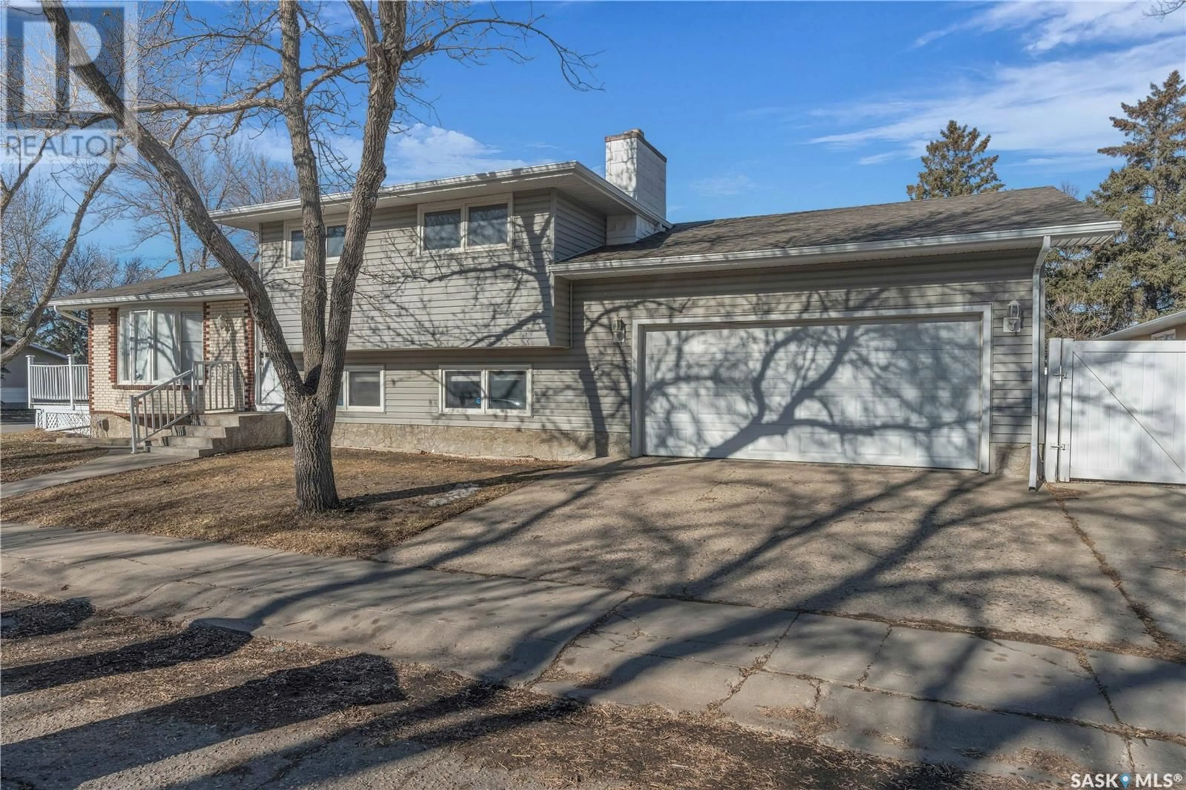 Unknown for 2 LLOYD BAY, Regina Saskatchewan S4R5T6