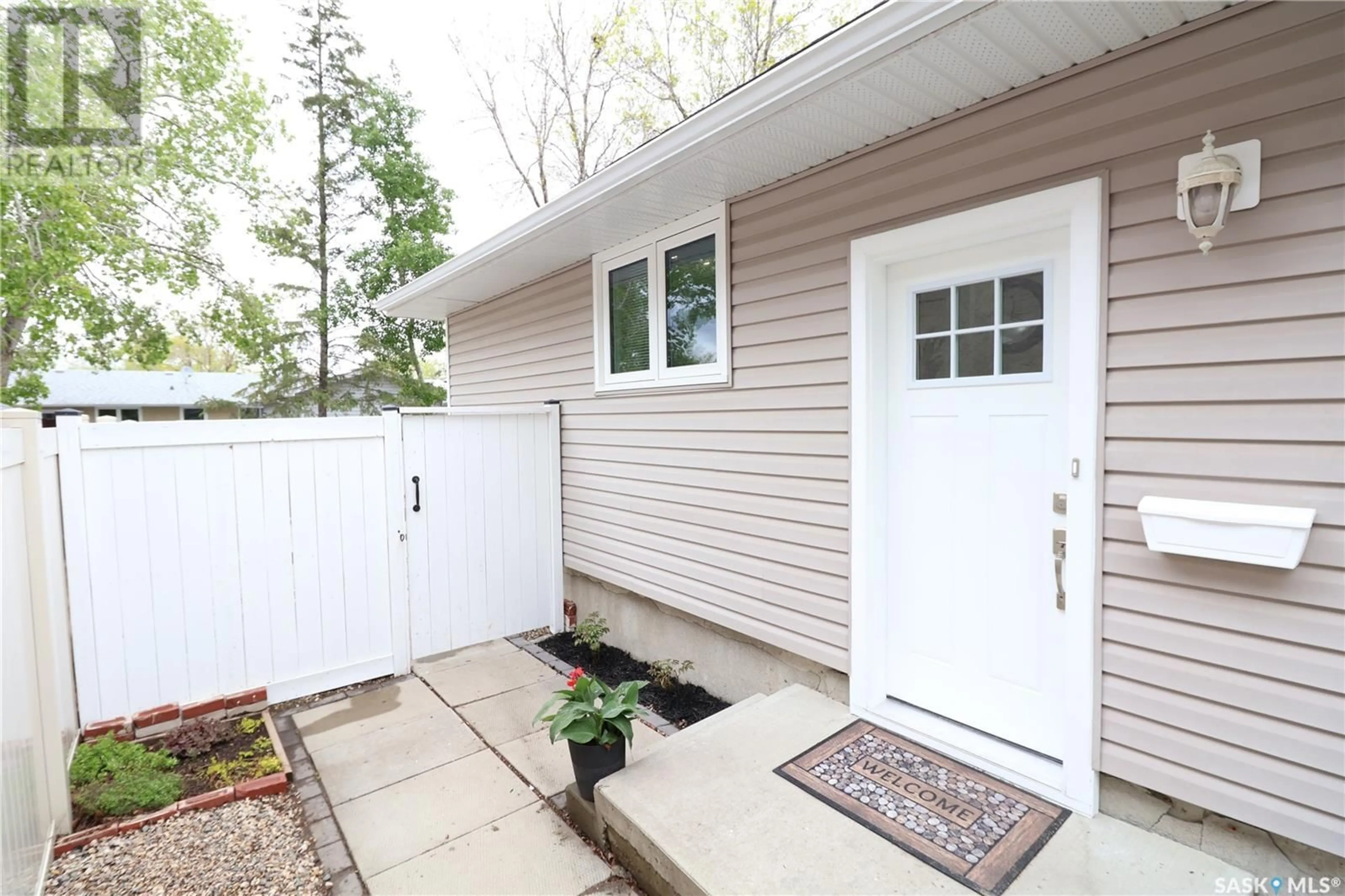 Patio, street for 2526 DEWDNEY AVENUE, Regina Saskatchewan S4N4V5